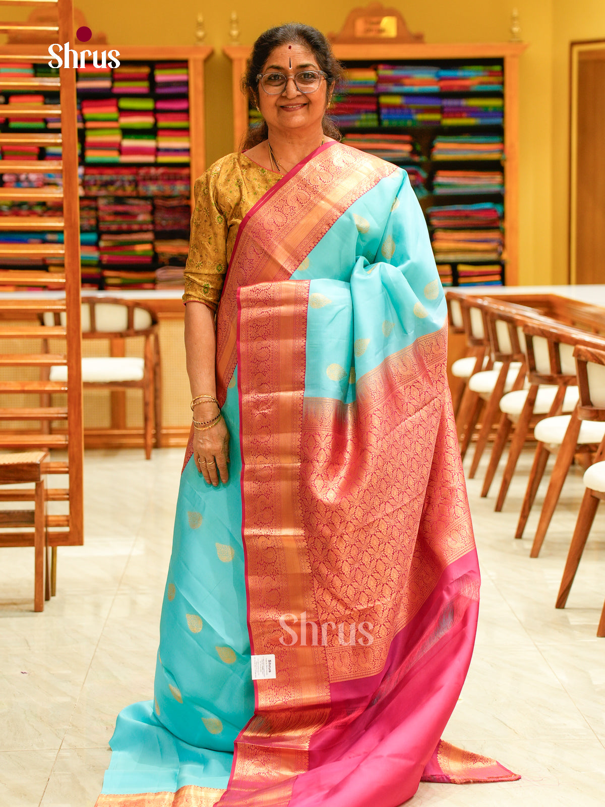 Blue Kanchipuram Silk Saree with Floral Buttas | Pink Contrast Border — EFS27298