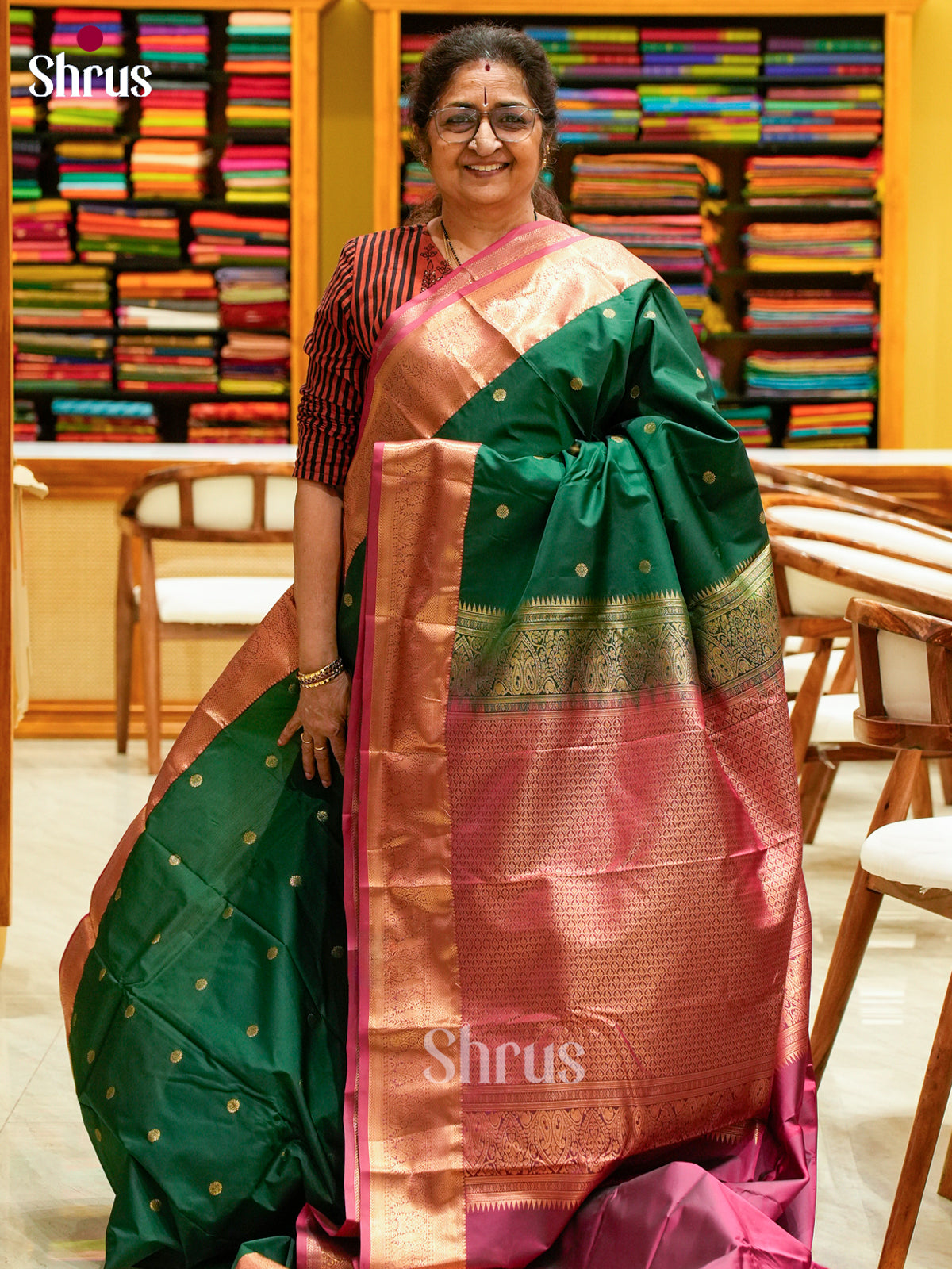 Dark Green Halfpure Kanchipuram Silk Saree with Floral Buttas | Pink Contrast Border — Contrast Border with Motifs