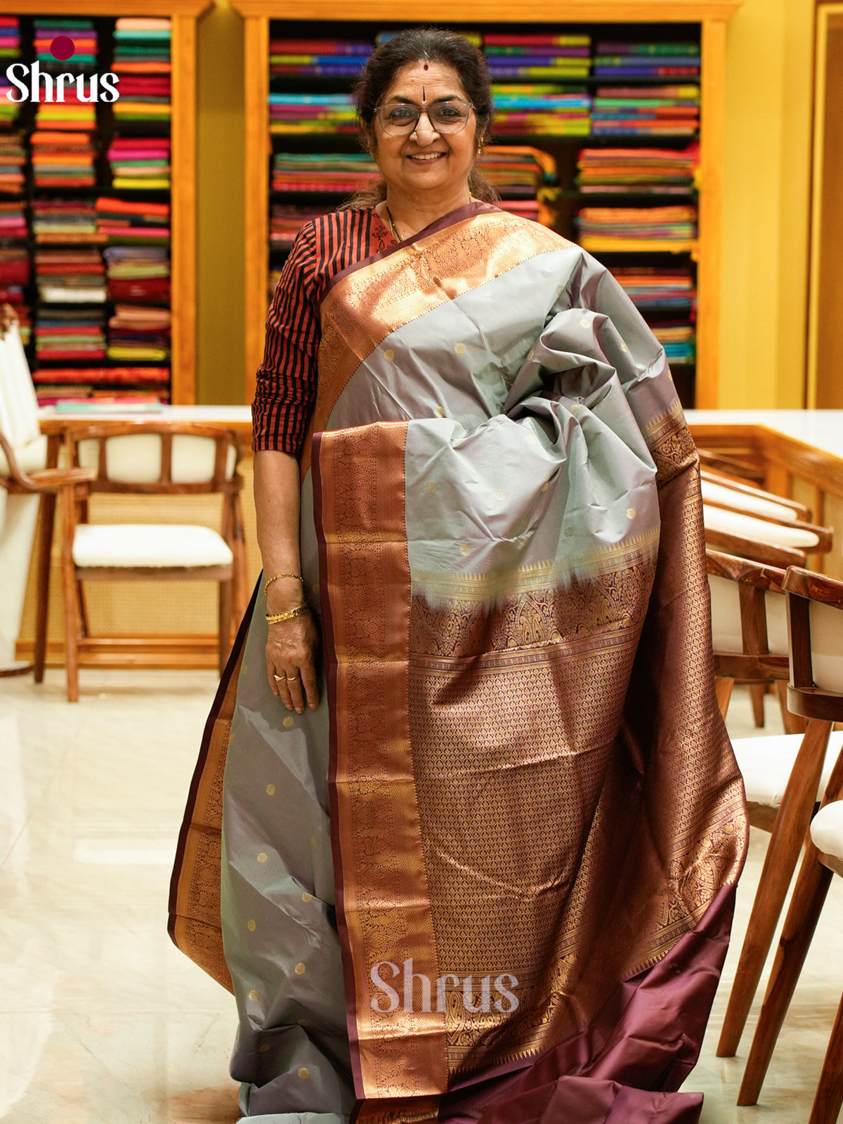 Sea Green Halfpure Kanchipuram Silk Saree with Floral Buttas | Dark Maroon Contrast Border — Contrast Border with Motifs