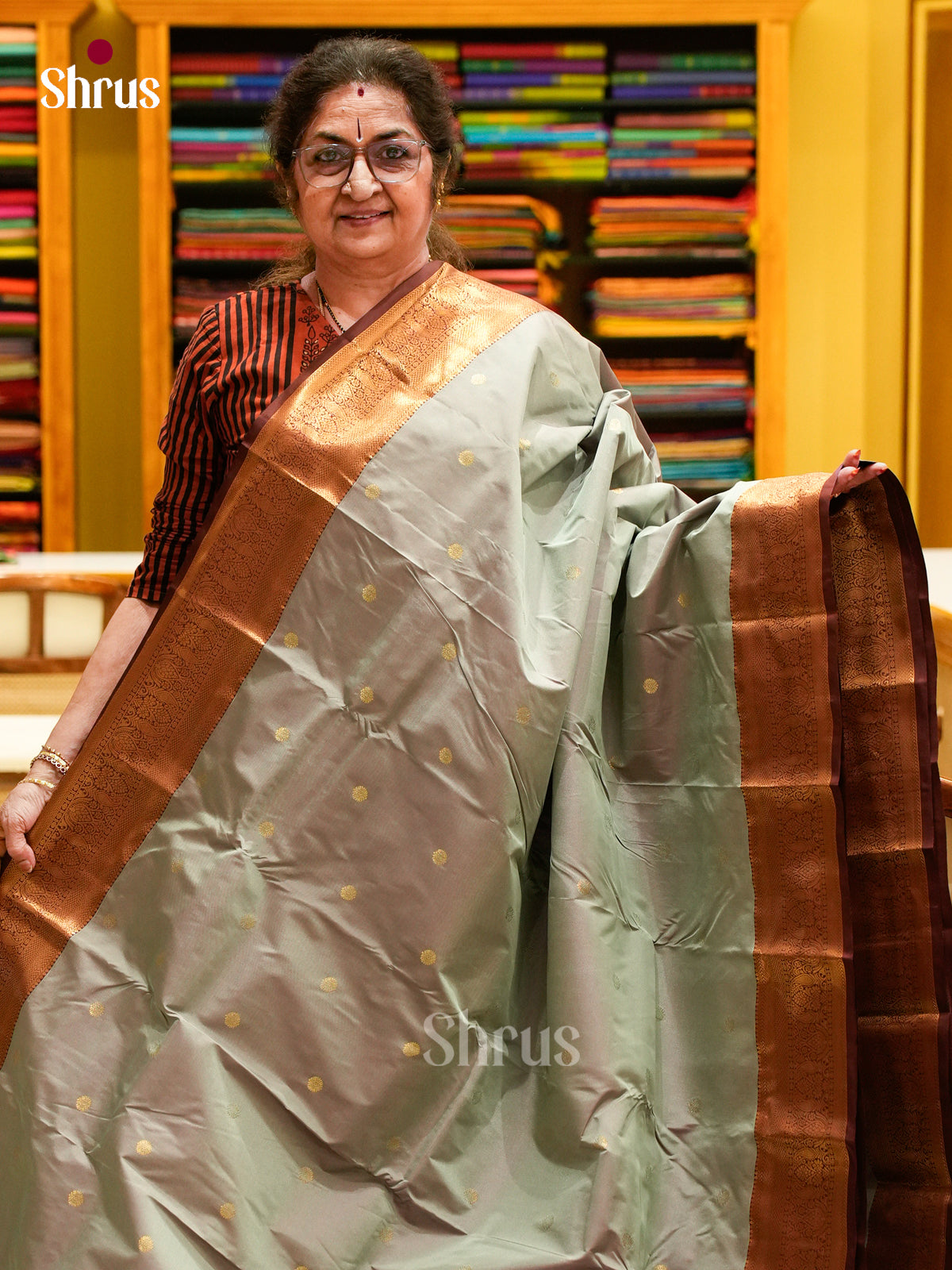 Sea Green Halfpure Kanchipuram Silk Saree with Floral Buttas | Dark Maroon Contrast Border — Contrast Border with Motifs