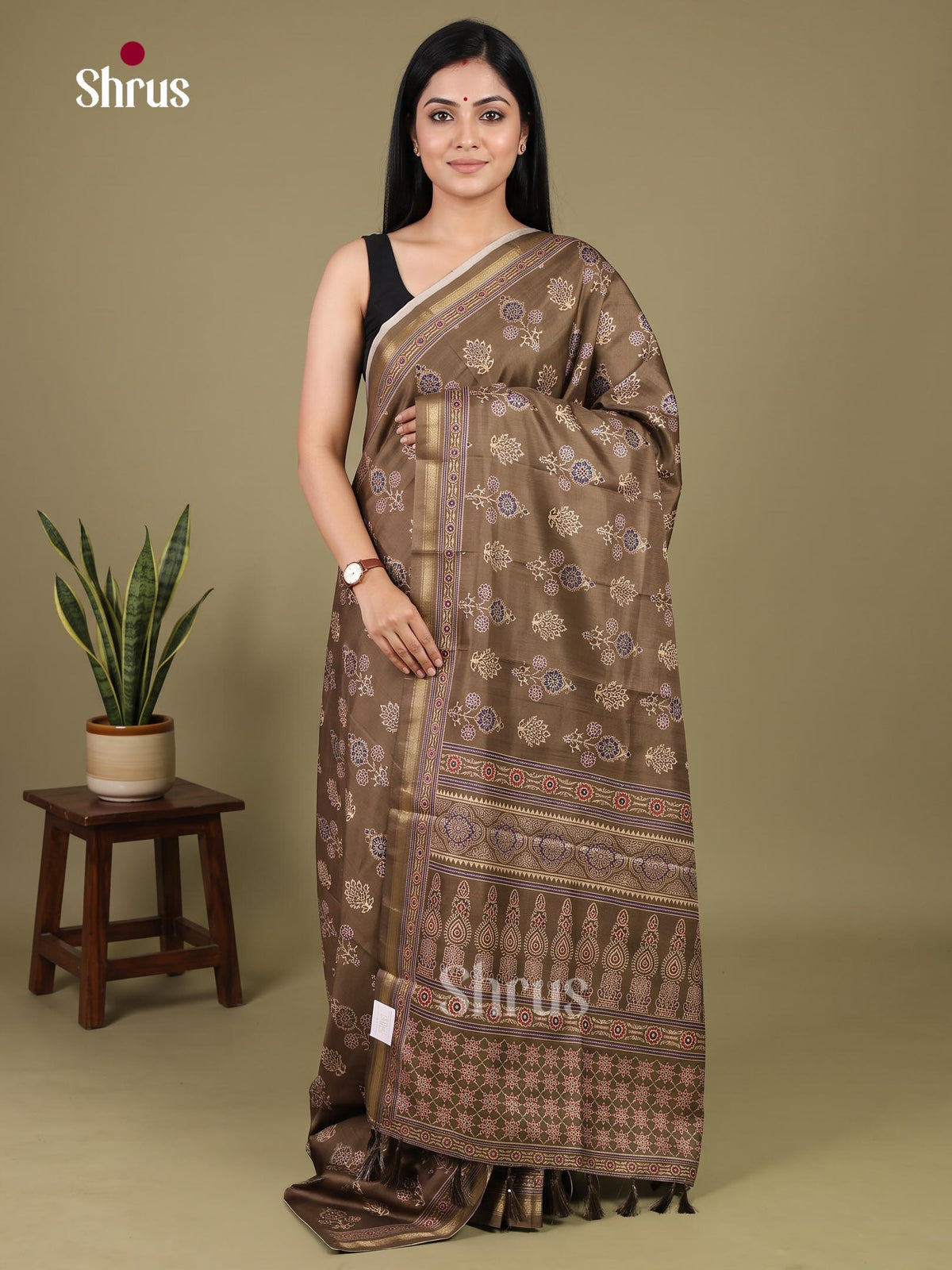 Art Modal Saree - EI24071