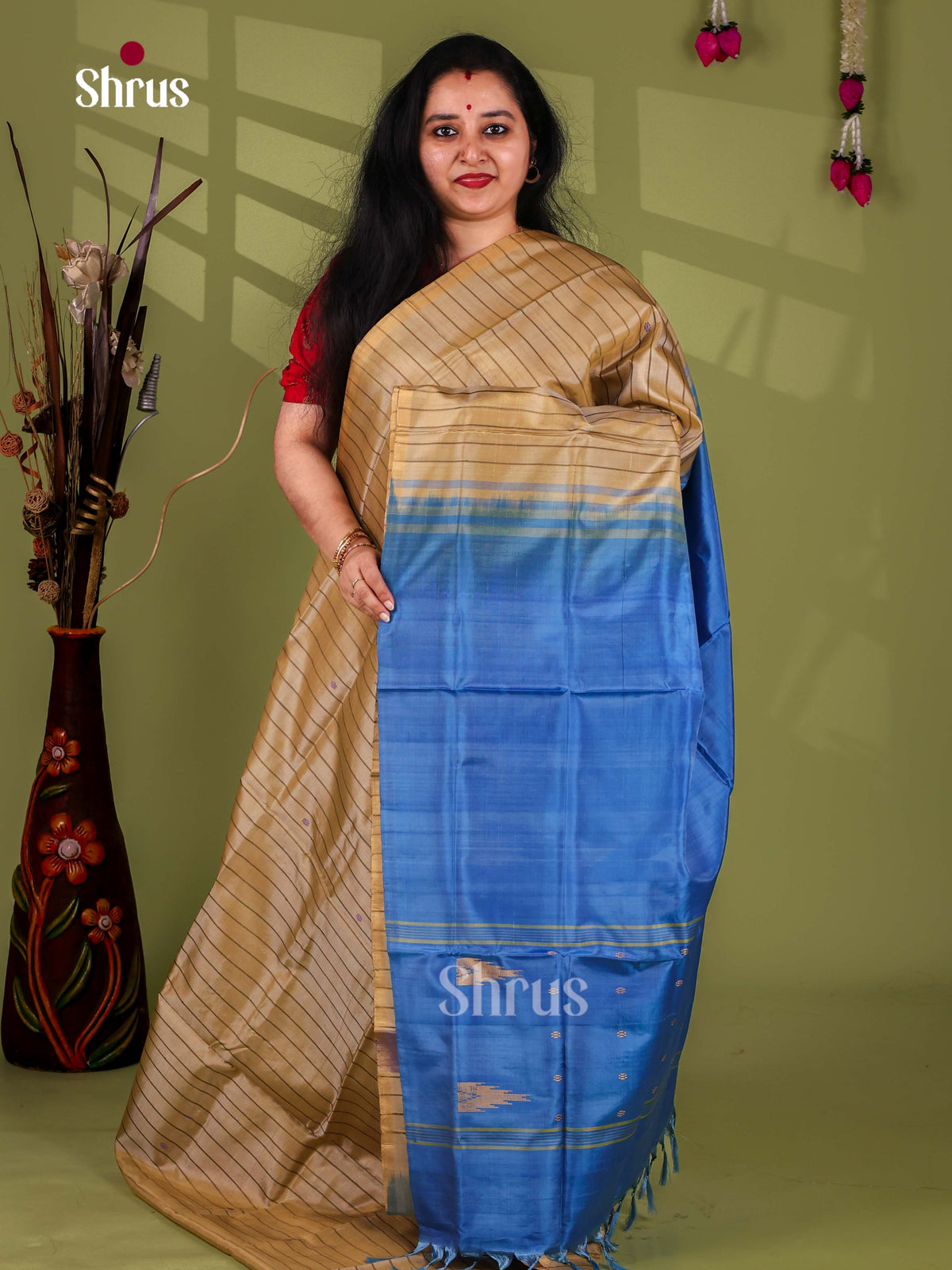 Elegant Grey & Blue Banana Pith Saree with stripes pattern - Shop on Shrus.com