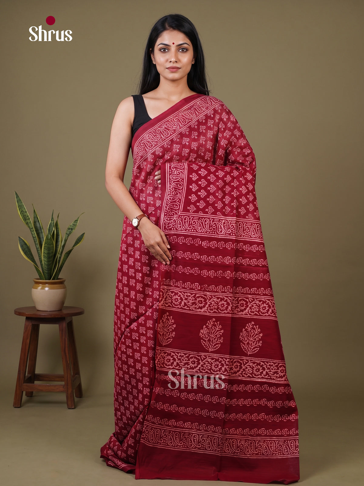 Elegant Maroon MulMul Cotton Saree With Floral Block Patterns
