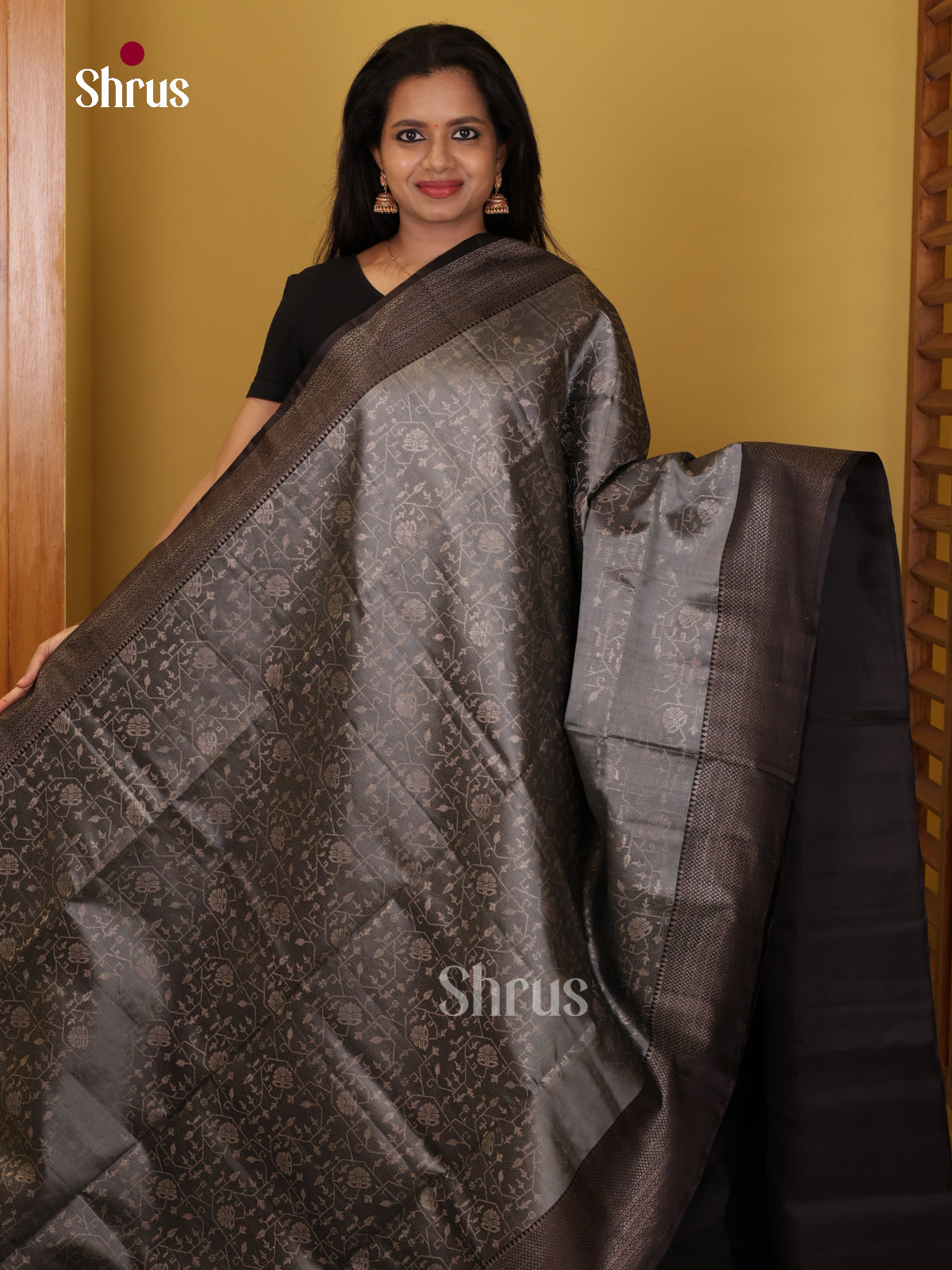 Buy Enchanting Grey Soft Silk Saree With Silver Floral Creeper, Zari Border & Pallu