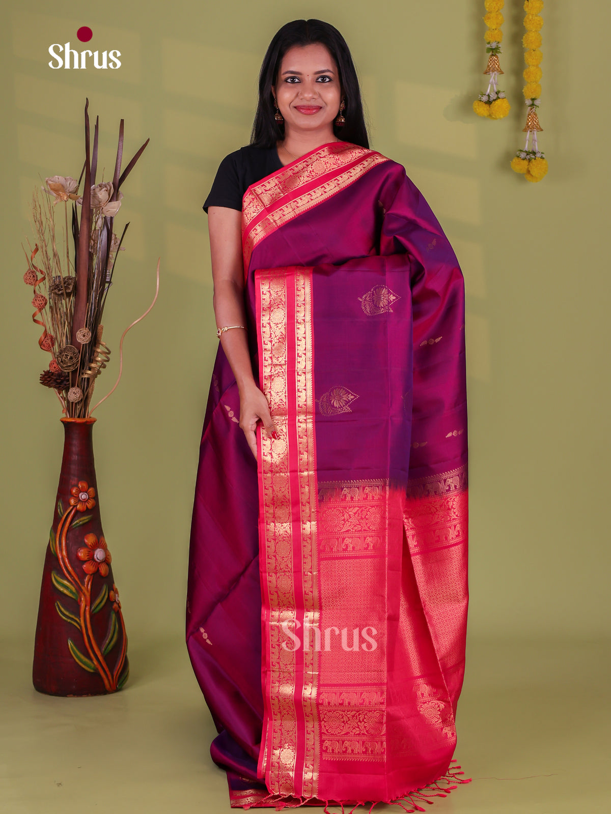 Exquisite Magenta Soft Silk Sarees With Gold Floral & Leaf Buttas, Coral Pink Zari Woven Border & Pallu