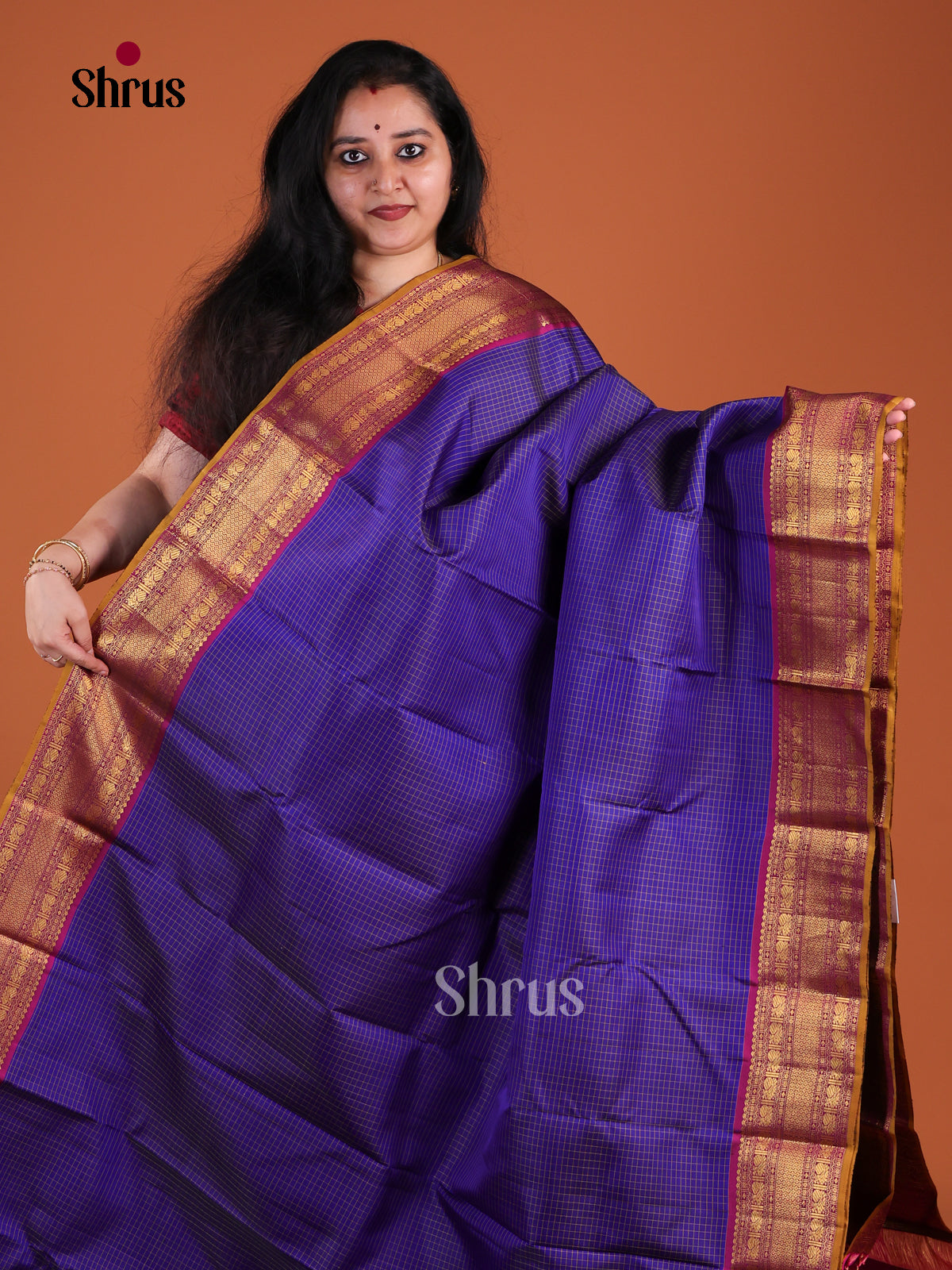 Exquisite Violet Kanchipuram Pattu Saree With Gold Checks | Pink Zari Border & Striped Pallu