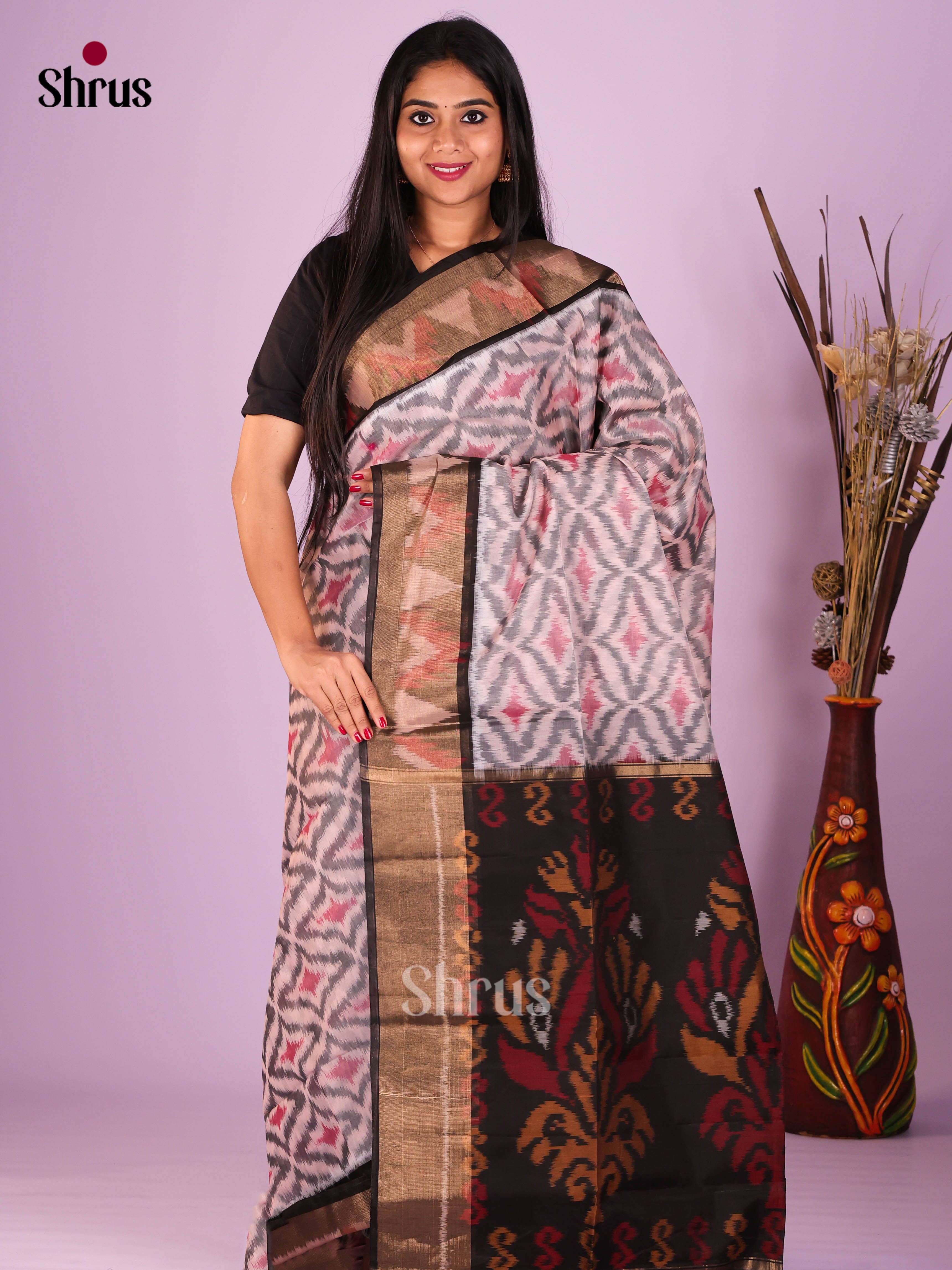 Buy Sophisticated Gray Silk Cotton Saree with Zigzag Ikkat Motifs, Black Border & Pallu