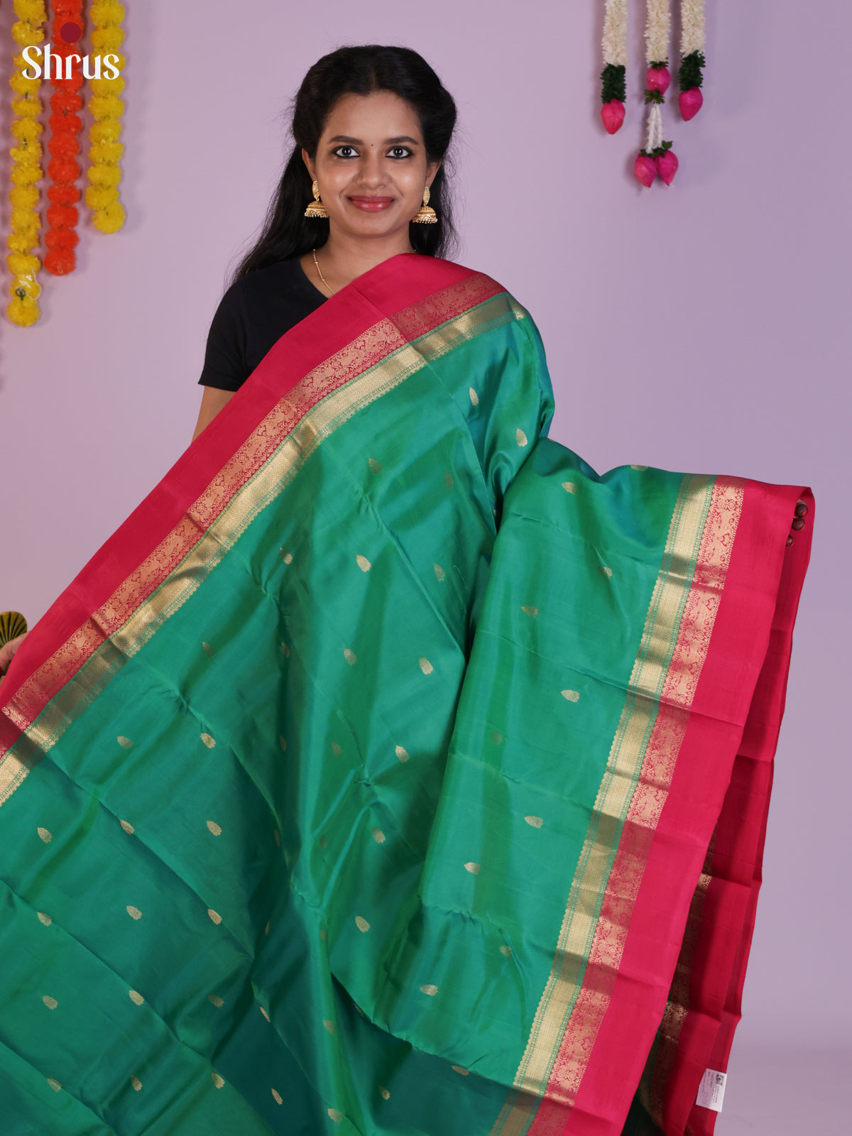 Buy Gorgeous Green Kanchipuram Saree With Leaf Buttas, Red Zari Border & Brocade Pallu