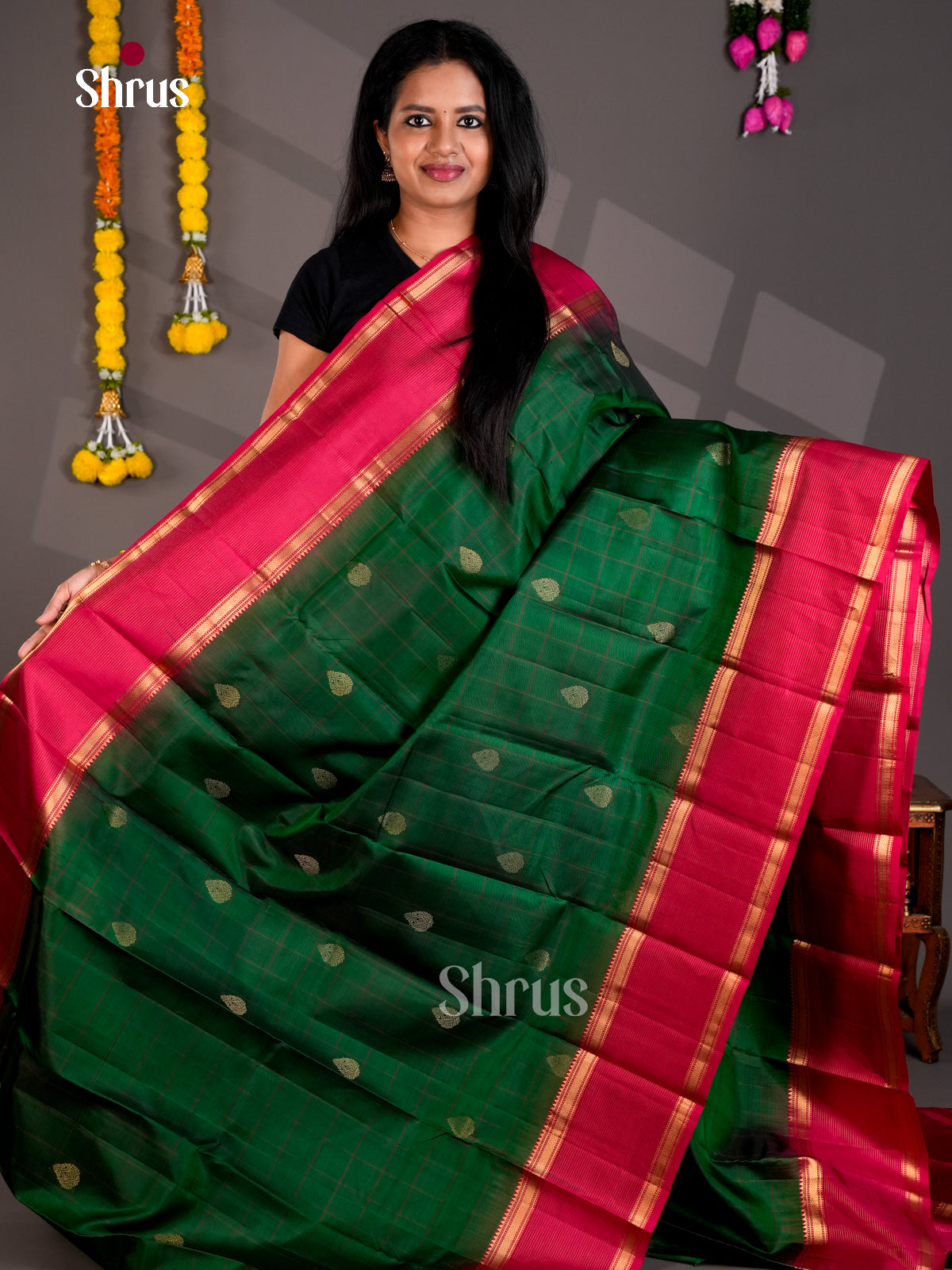 Buy Serene Green Kanchipuram Sarees with Thread Checks, Zari Leaf Buttas & Pink Rettaipet Border