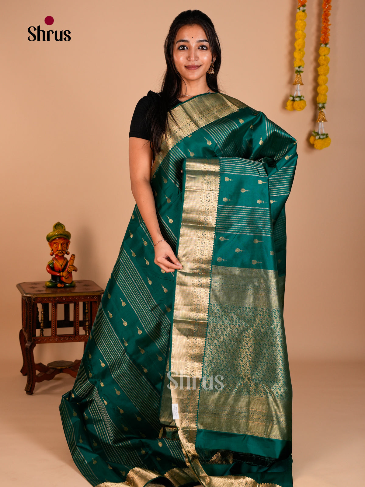 Buy Sheeny Emerald Green Kanchipuram silk Saree With Golden Stripes, Buttas & Brocade Pallu