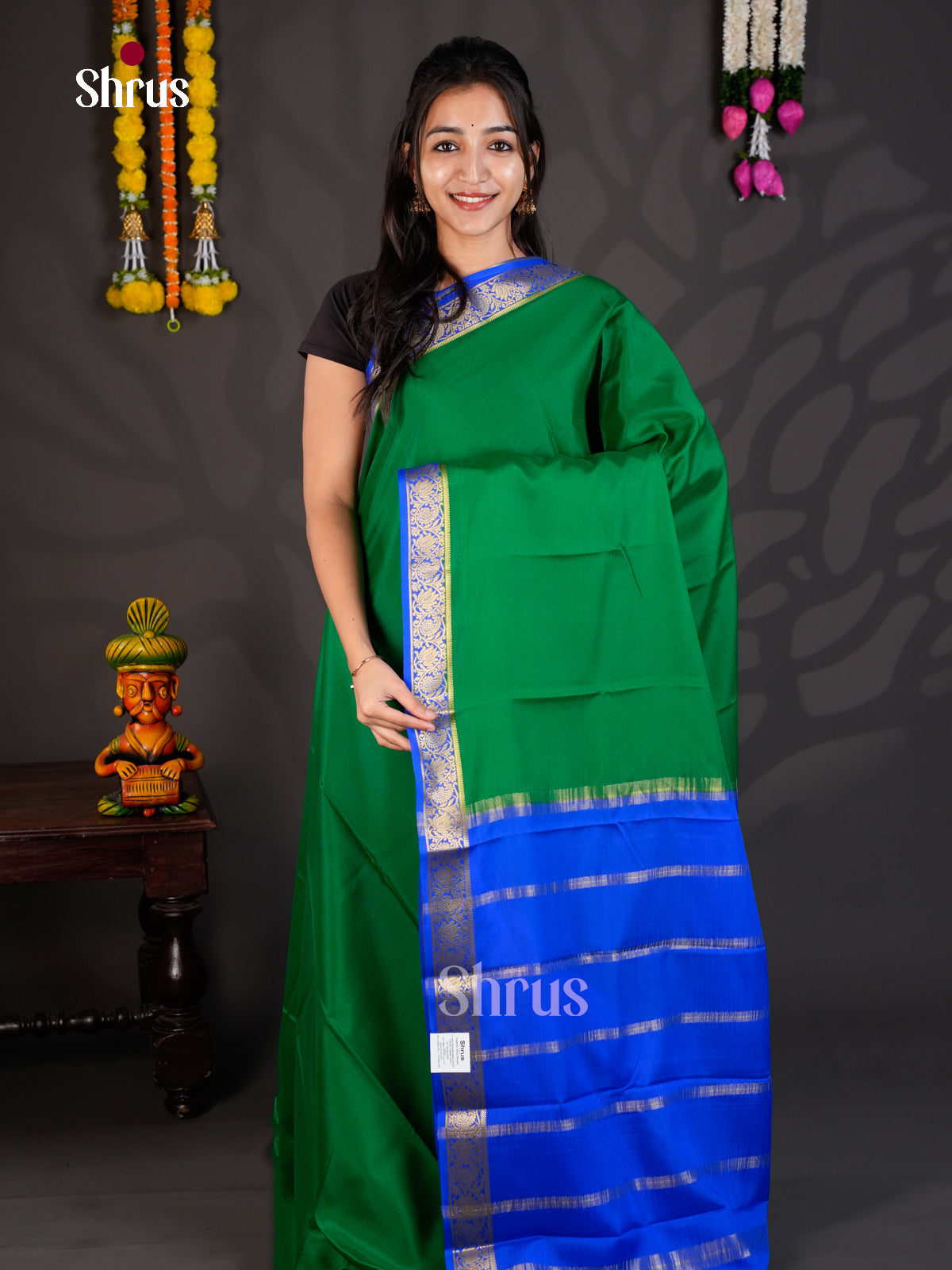 Buy Classy Green Mysore Silk Saree with Plain Body, Zari Woven Small Border & Blue Pallu
