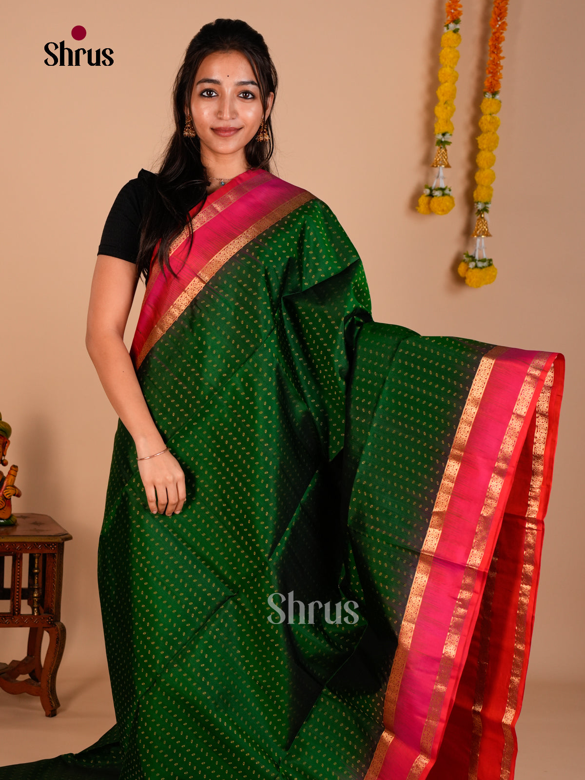 Buy Exquisite Green Pure Soft Silk Saree with Intricate Zari Buttas & Orangish Pink Rettaipet Zari Border