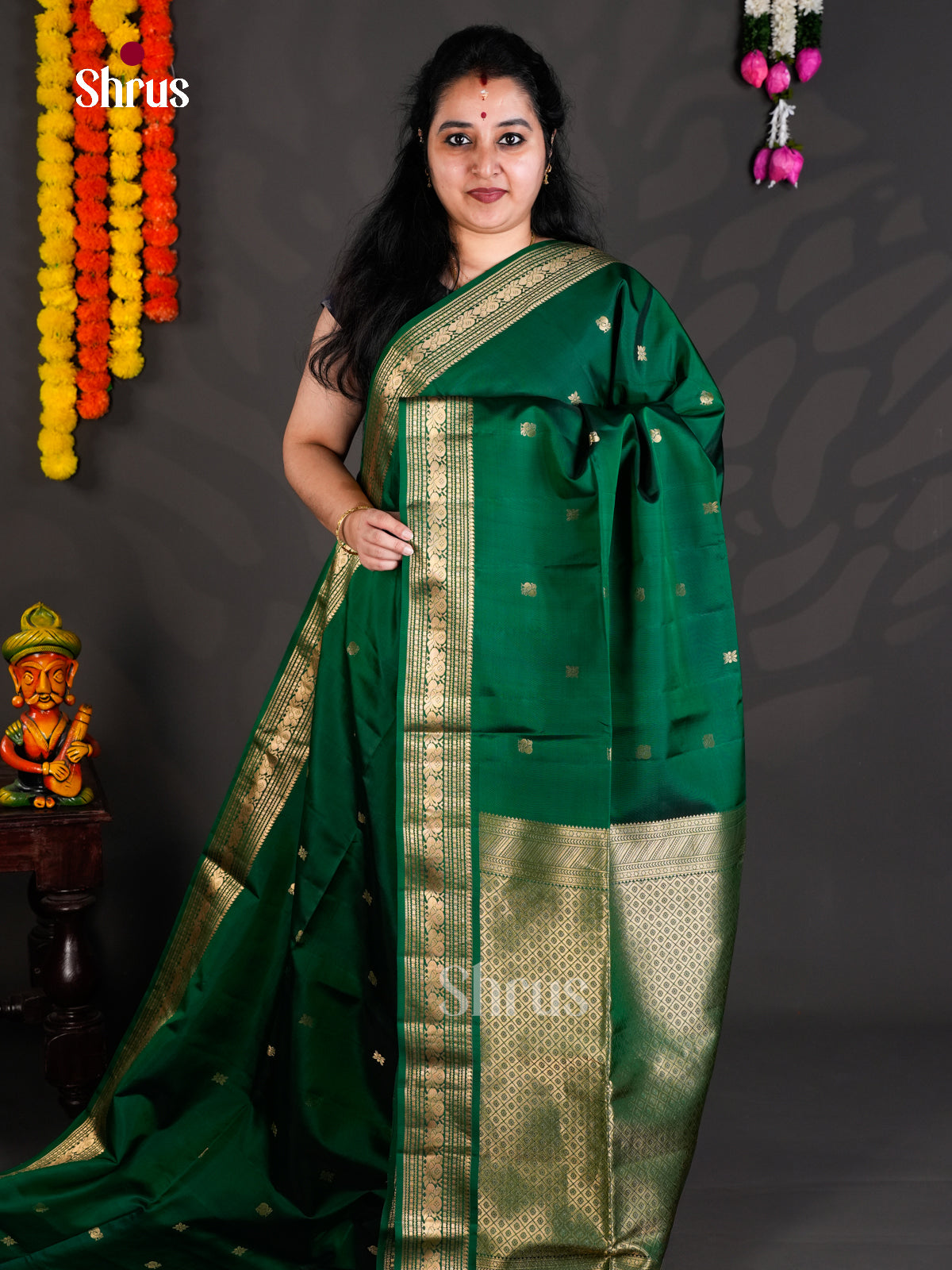 Buy Classy Green Soft Silk Saree with Gold buttas, Zari Woven Border & Brocade Pallu