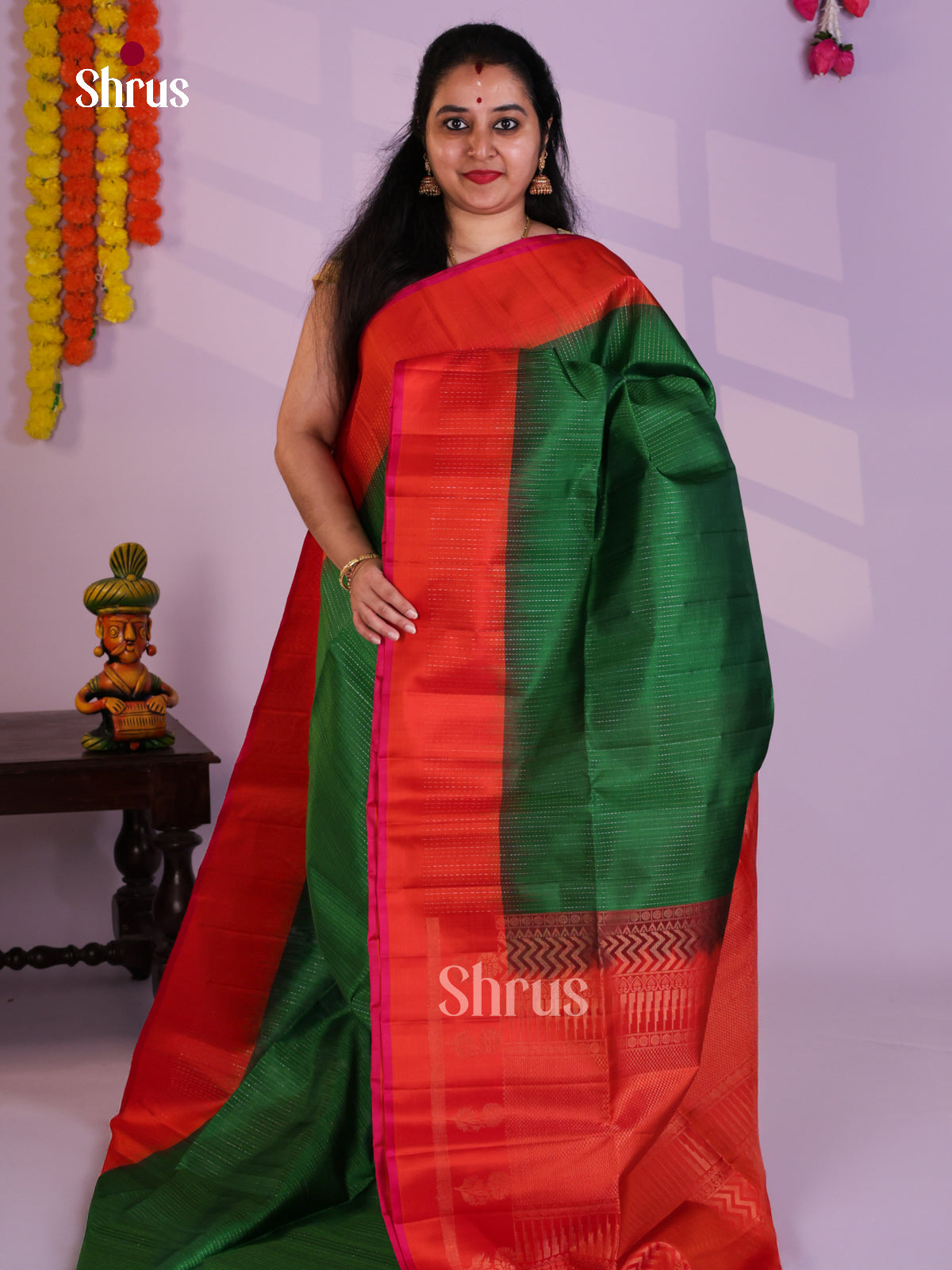 Buy Exquisite Green Soft Silk Saree with Zari Dotted Lines, Orange Border & Brocade pallu