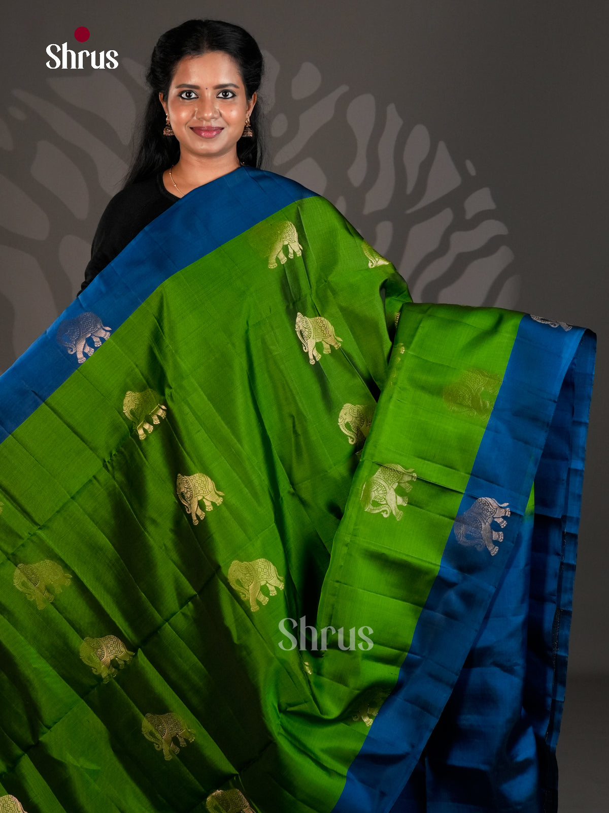 Buy Exquisite Green Soft Silk Sarees with Gold Elephant Motifs, Blue Border & Brocade Pallu