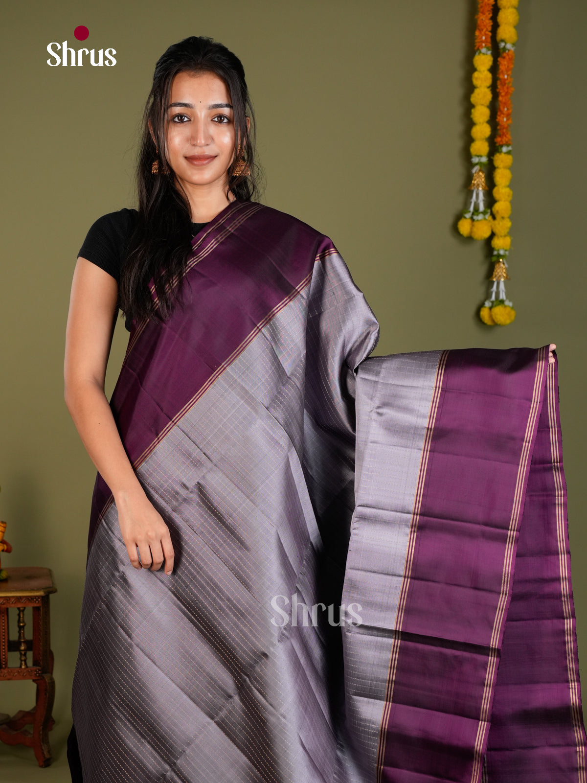 Buy Sheeny Grey Kanchipuram Saree With Dotted Lines, Purple Rettaipet Border & Brocade Pallu