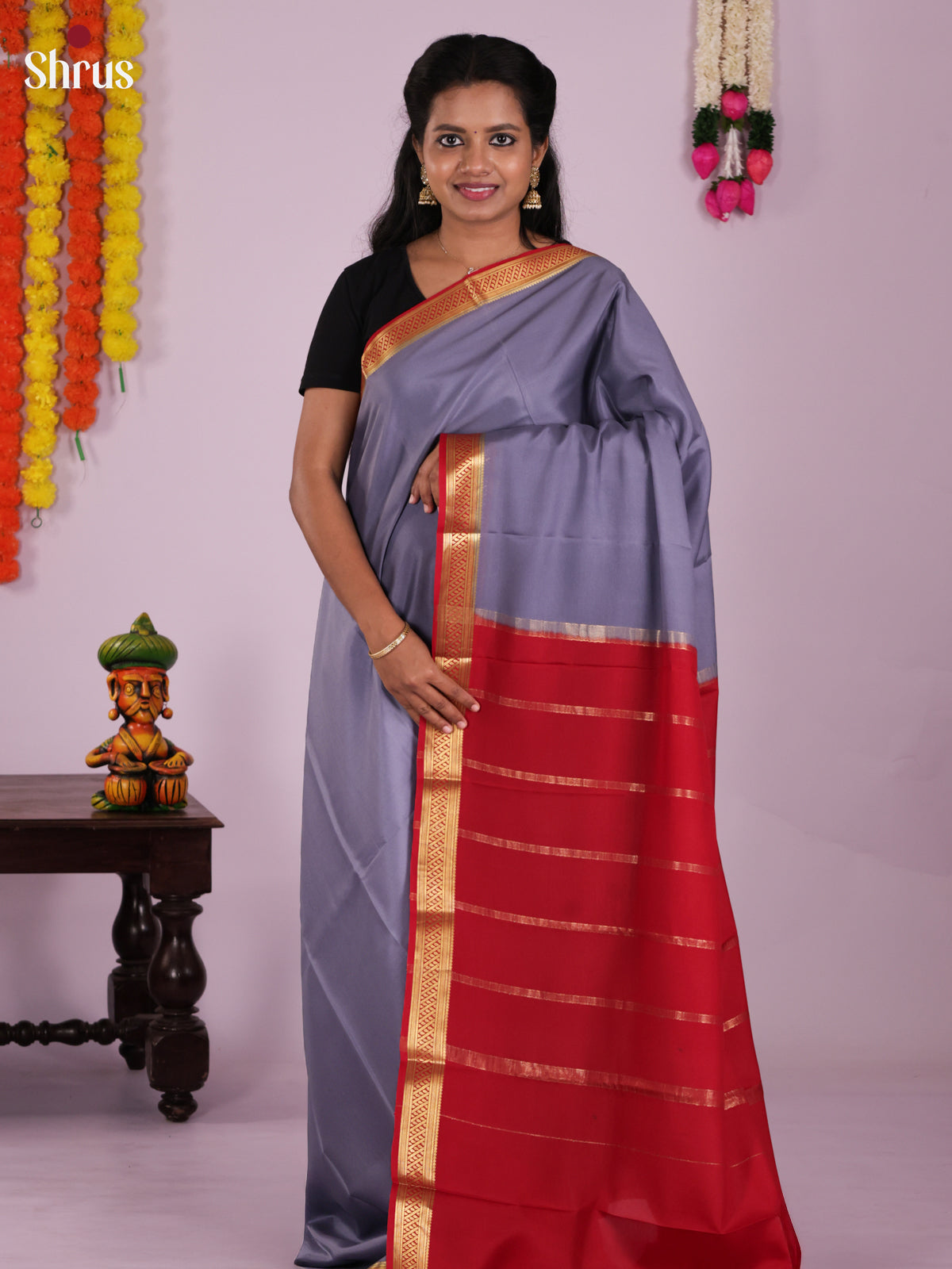 Buy Lustrous Grey Mysore Silk Saree With Small Red Zari Woven Border & Chit Pallu