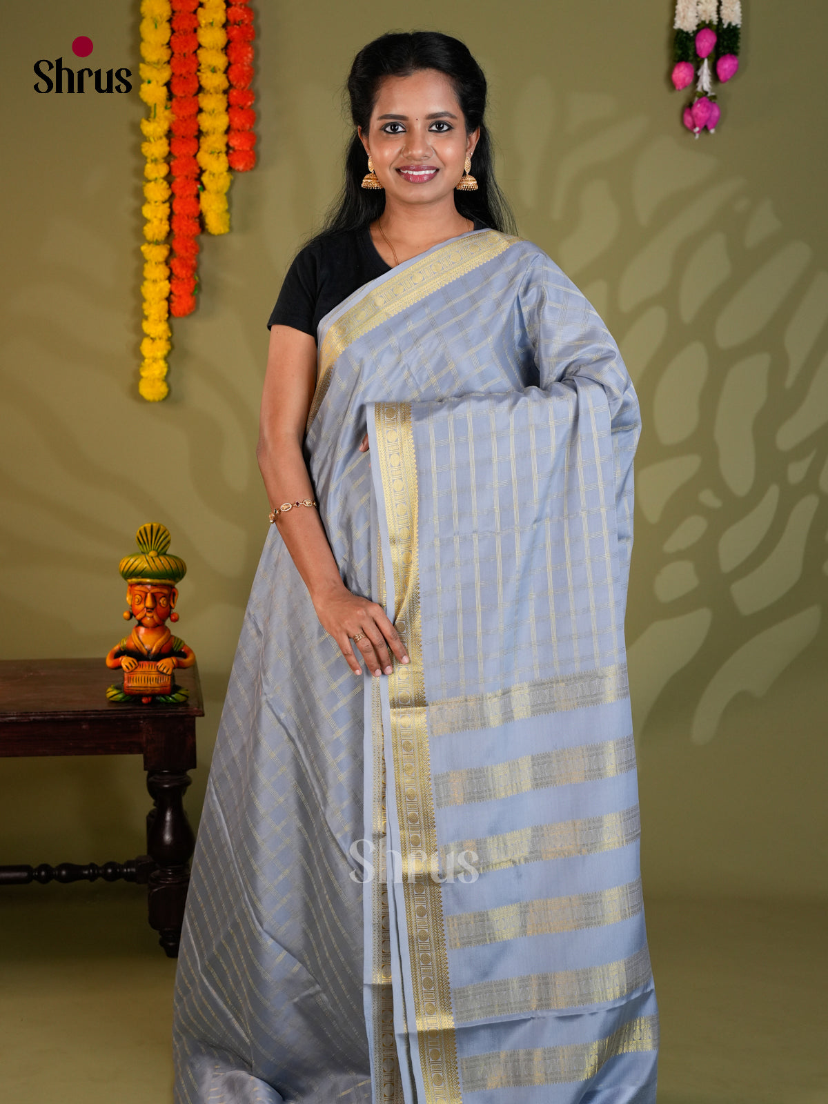 Buy Classy Grey Mysore Silk Saree with Golden Kattams, Small Zari Border & Chit Pallu
