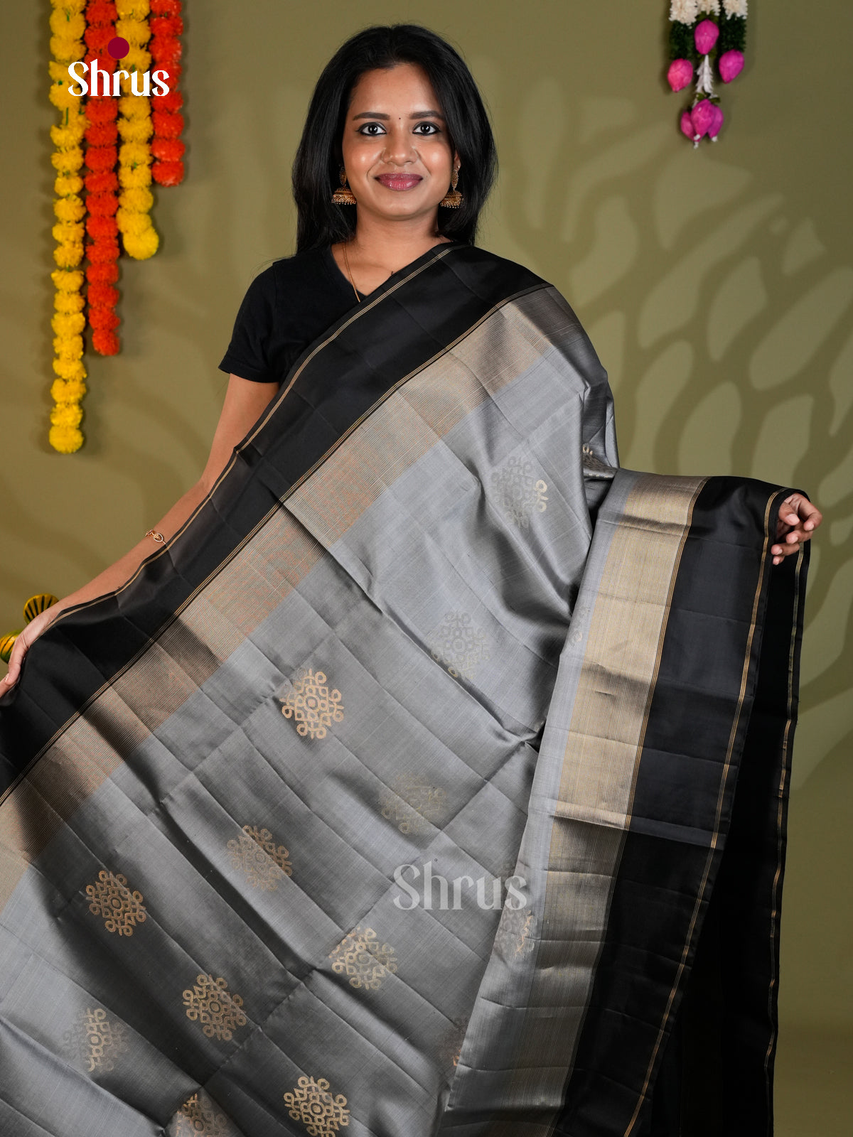 Buy Regal Grey Pure Soft Silk Saree with Zari Kolam Motifs, Black Plain Border & Brocade Pallu