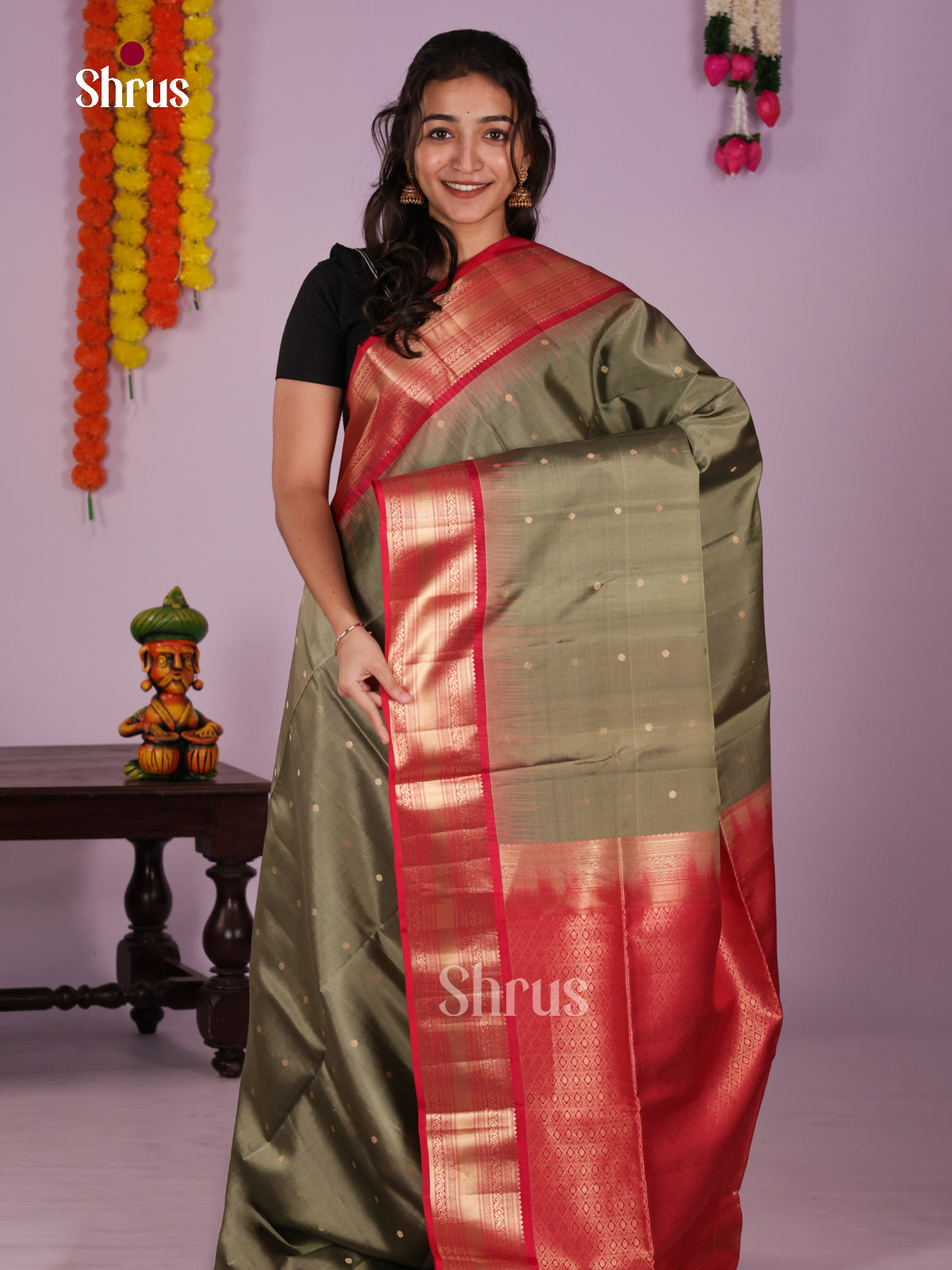 Buy Stunning Grey Soft Silk Saree with Gold Buttas, Red Traditional Zari Border & Brocade Pallu