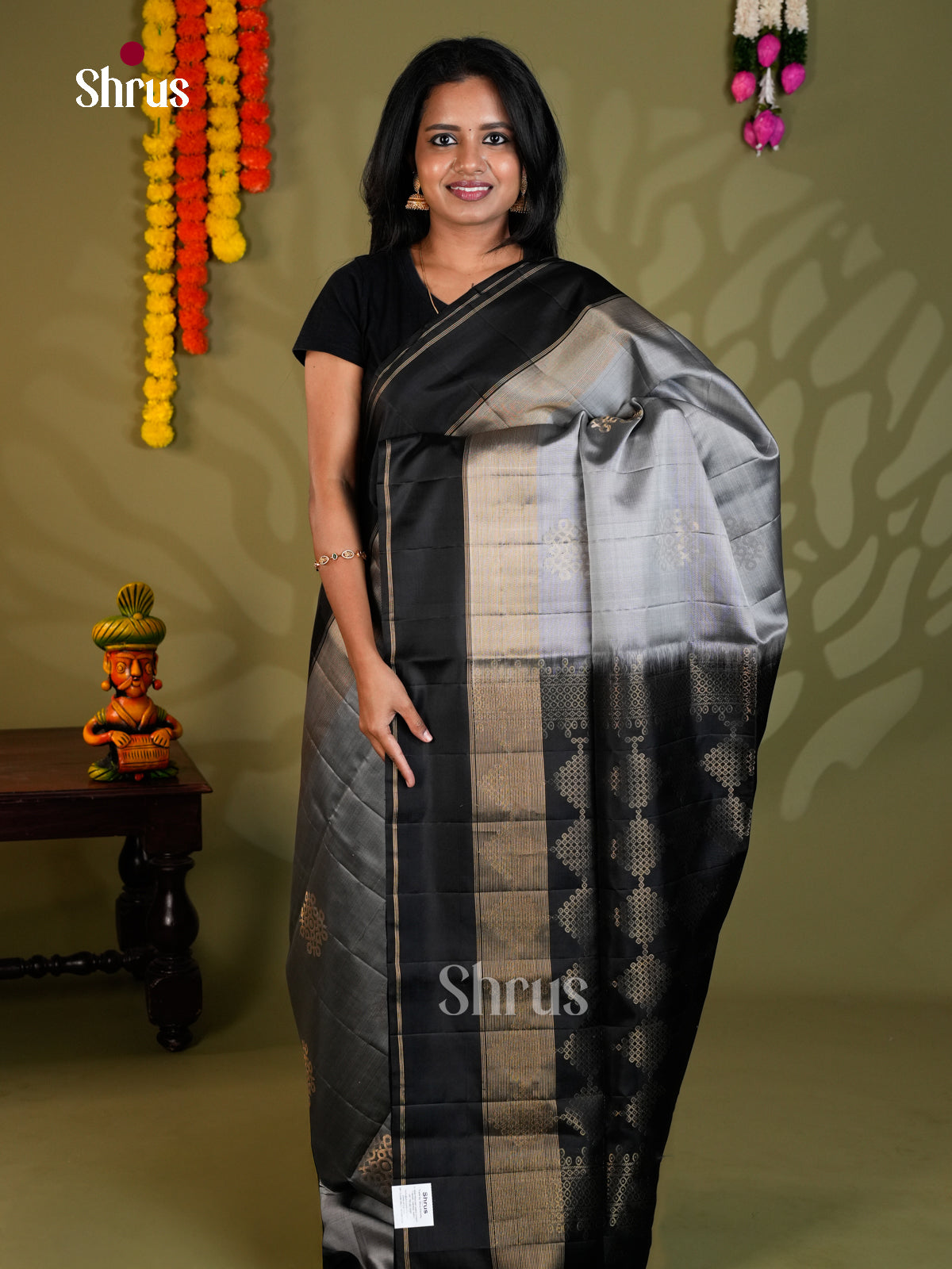 Buy Regal Grey Soft Silk Saree with Zari Kolam Motifs, Black Plain Border & Brocade Pallu