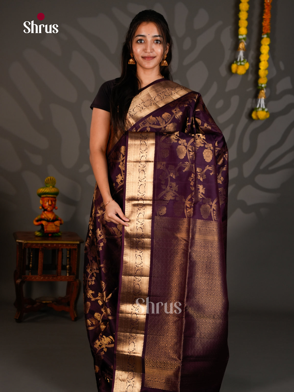 Buy Dazzling Jamun Soft Silk Saree with Gold Vanashingaram Floral Nestling & Zari Brocade Pallu