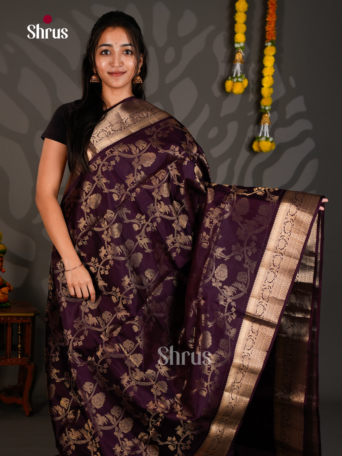 Buy Dazzling Jamun Soft Silk Sarees with Gold Vanashingaram Floral Nestling & Zari Brocade Pallu