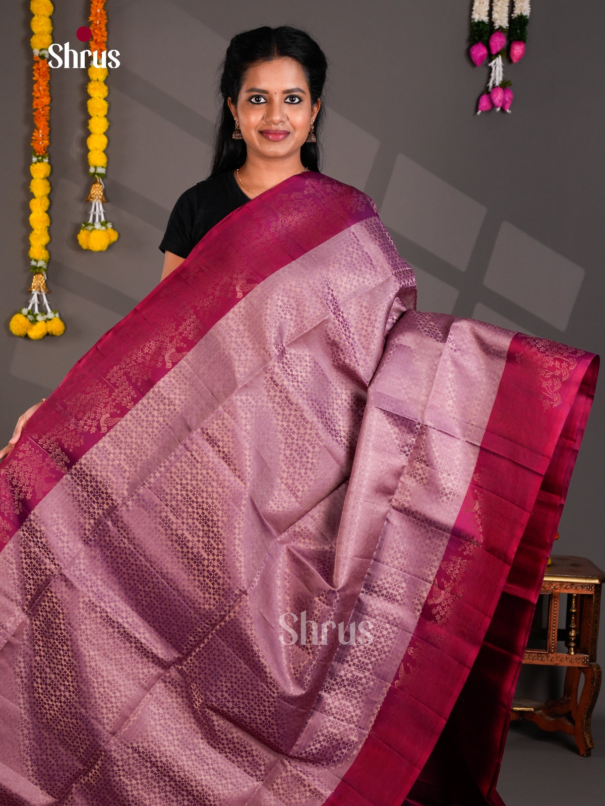 Buy Breezy Lavender Pure Soft Silk Saree With Zari Woven Textured Body And Magenta Border & Pallu