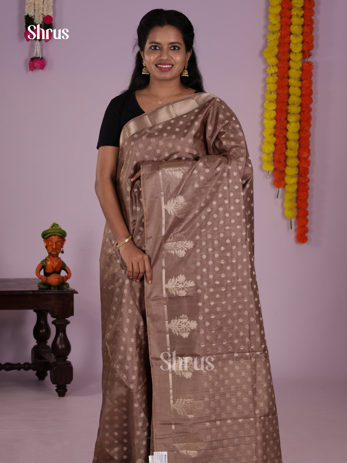 Buy Exquisite Light Brown North Silk Cotton Saree With Golden Buttas, Self Border & Pallu