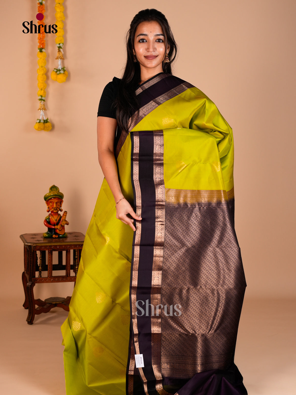 Buy Pretty Lime Green Kanchipuram Saree With Paisley Motifs, Purple Rettaipet Zari Border & Brocade Pallu