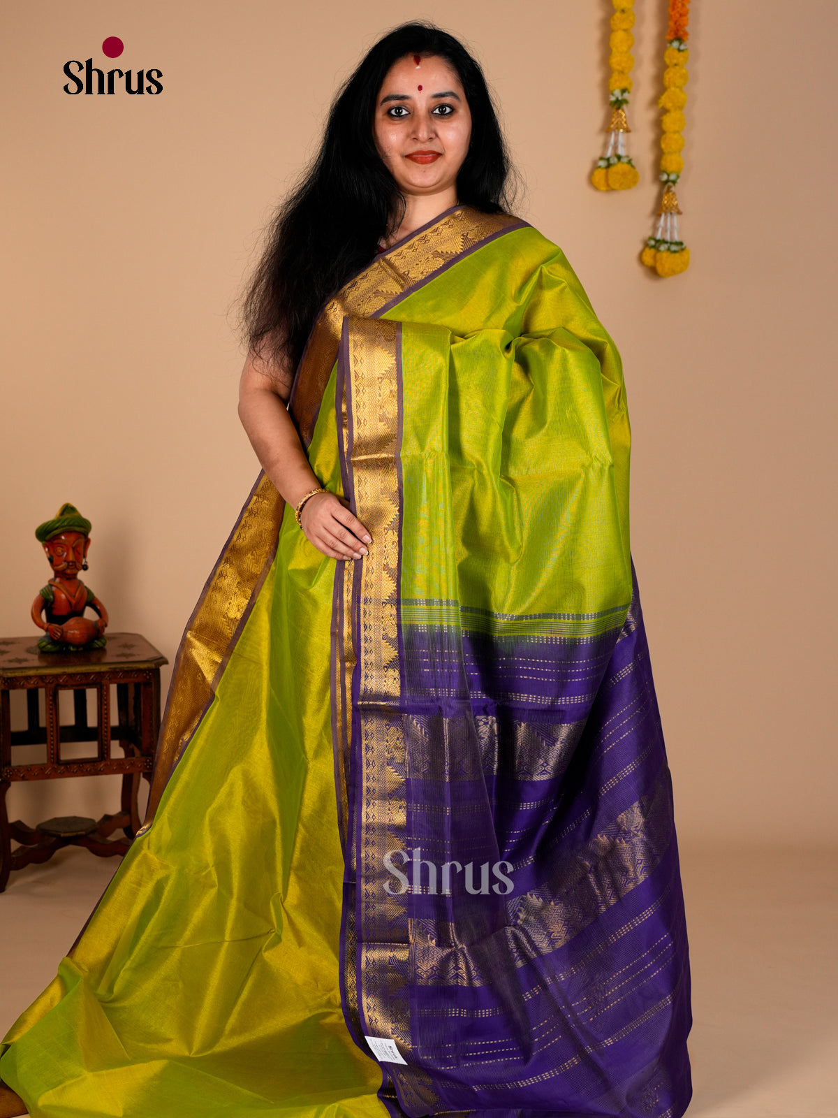 Buy Luminous Lime Green Silk Cotton Saree With Plain Body, Navy Blue Zari Border & Pallu