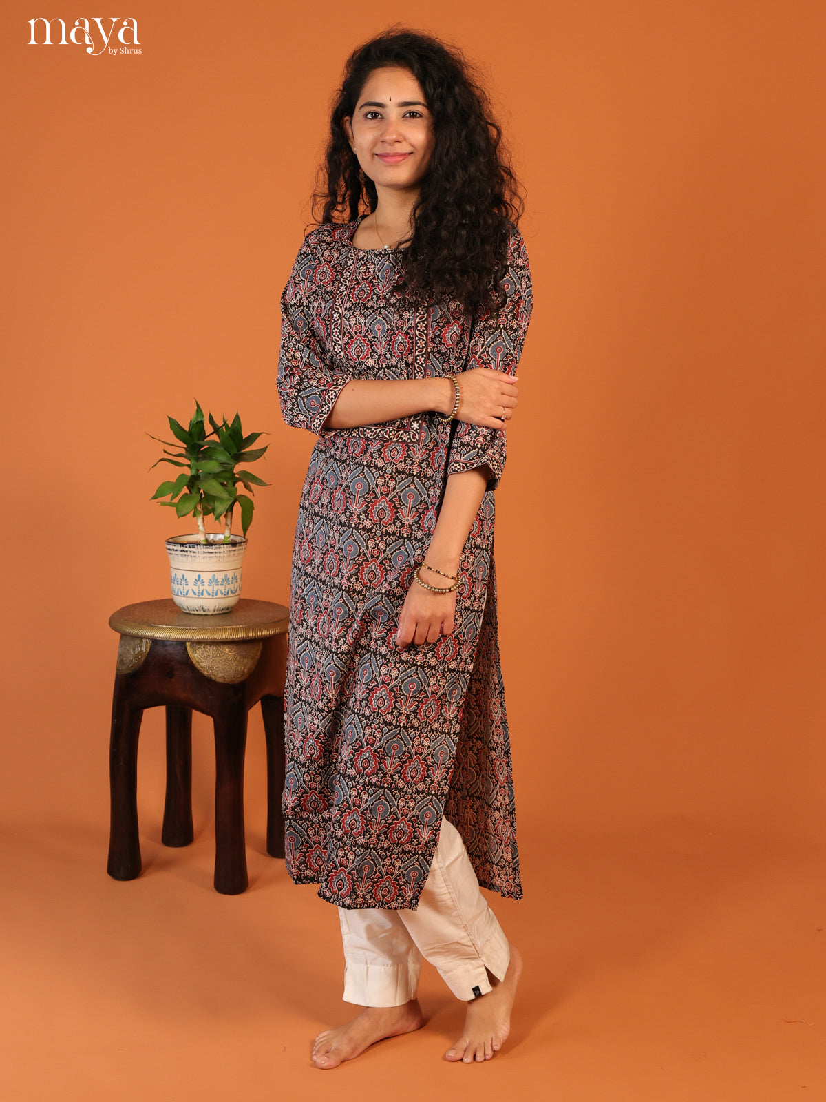 Floral Printed Black Cotton Kurti - Shop on Shrus.com