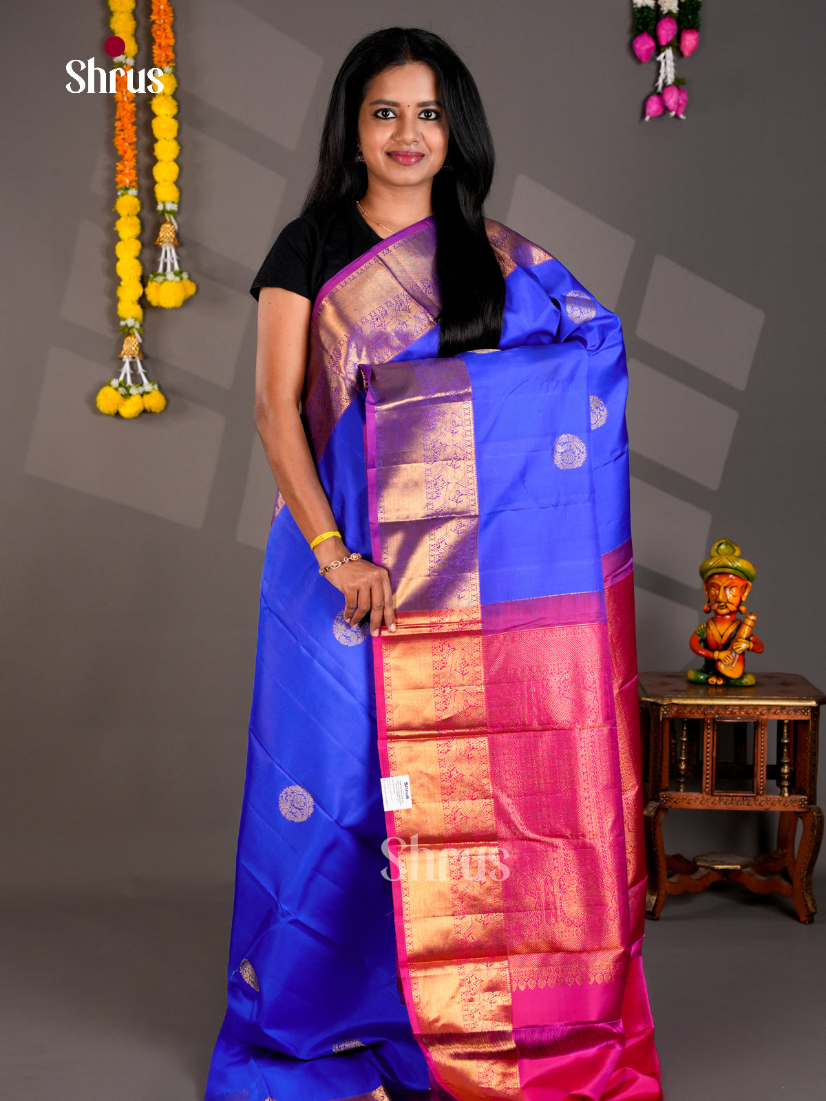 Buy Exquisite MS Blue Kanchipuram Silk Saree With Floral Medallion Buttas & Pink Brocade Pallu