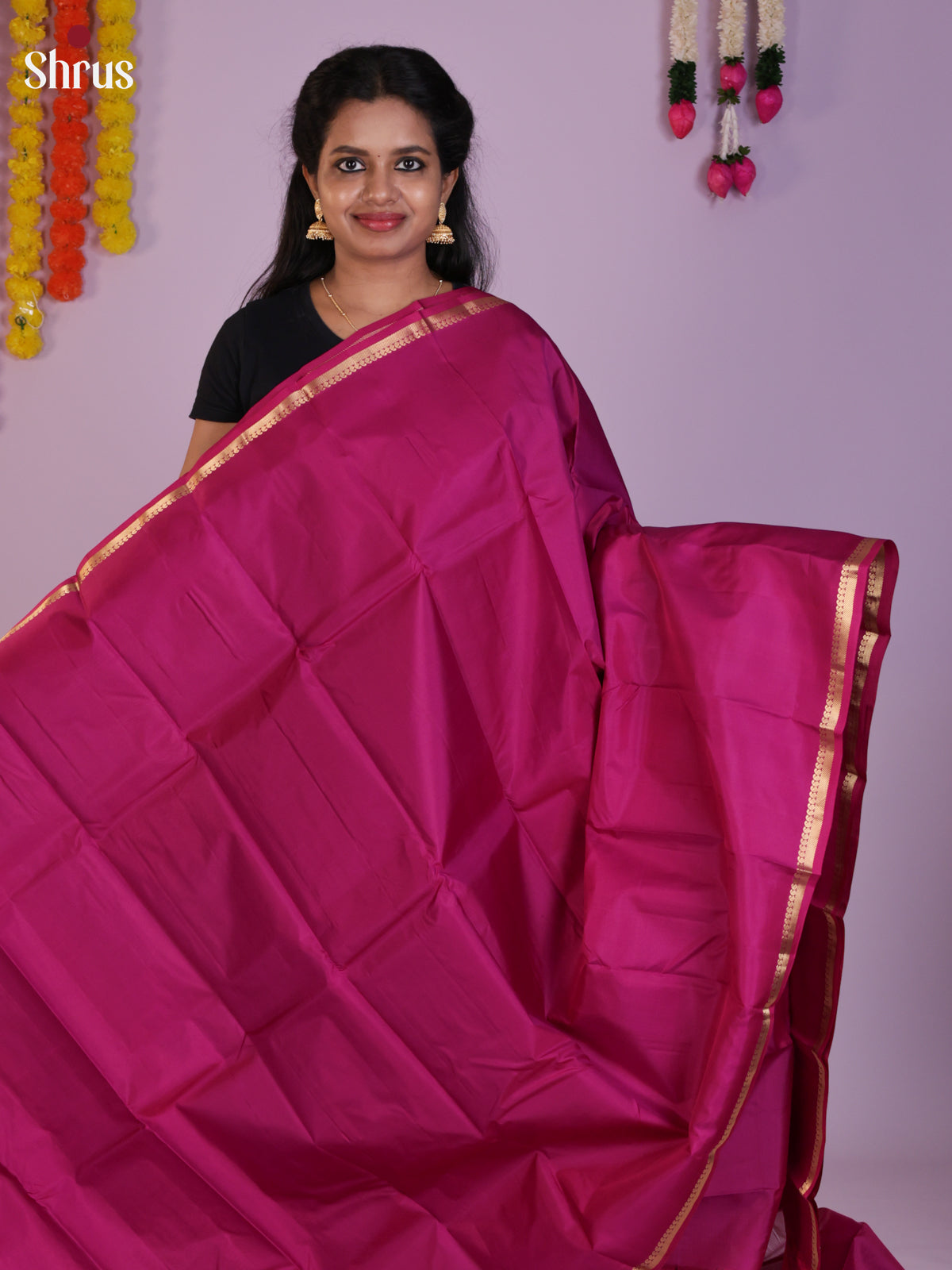 Buy Sheeny Magenta Kanchipuram Saree With Plain Body, Thin Zari Border & Traditional Pallu