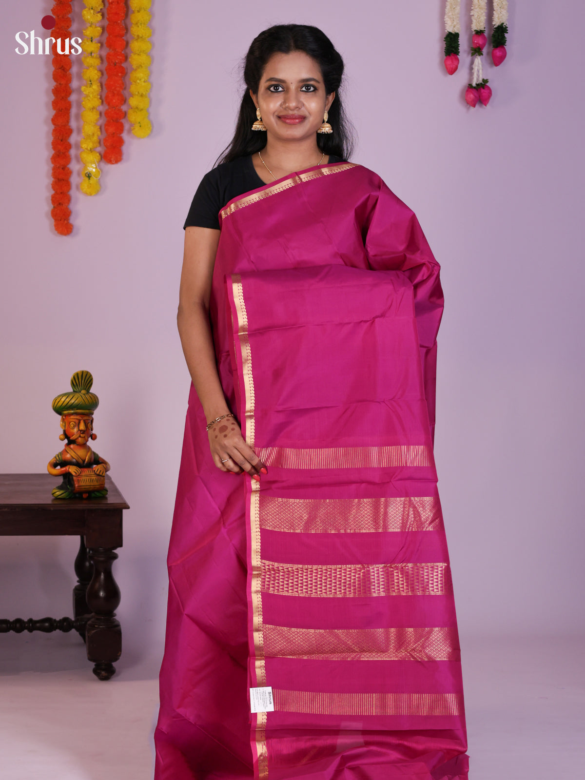 Buy Sheeny Magenta Kanchipuram Silk Saree With Plain Body, Thin Zari Border & Traditional Pallu