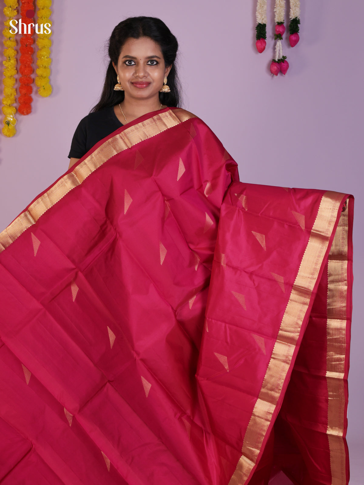 Buy Chic Magenta Pink Kanchipuram Sarees With Triangle Buttas, Solid Zari Border & Brocade Pallu