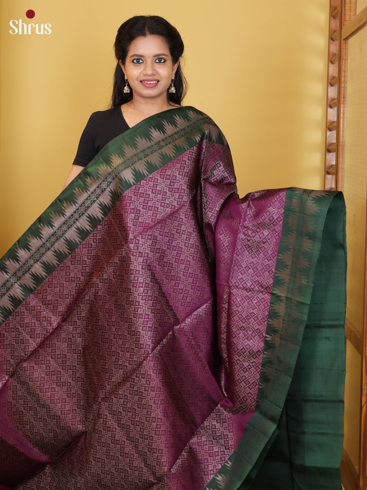 Buy Gleaming Magenta Pure Soft Silk Saree With Geometric Brocade Body & Green Thazhampoo Pallu