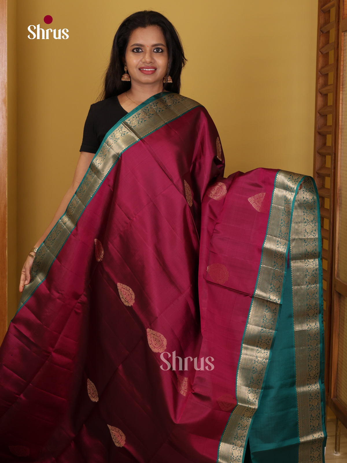 Buy Regal Magenta Pure Soft Silk Saree With Leaf Motifs & Peacock Green Brocade Pallu