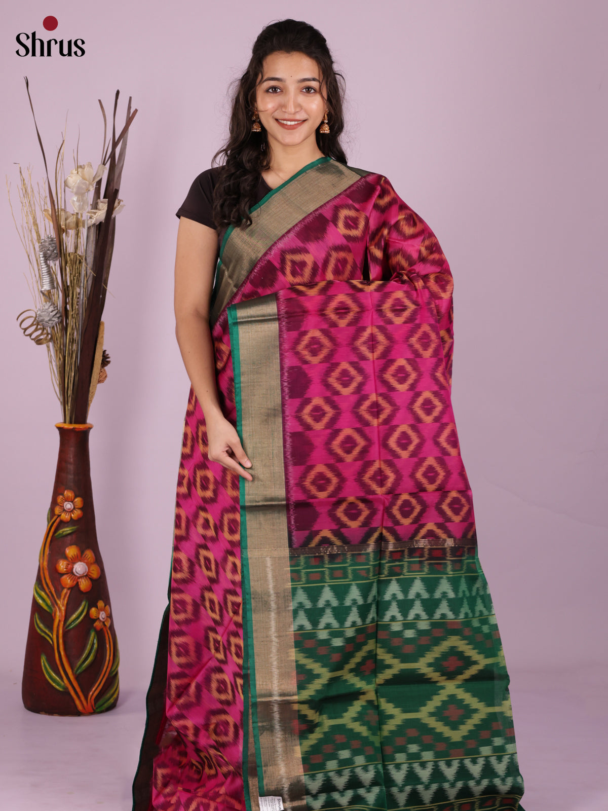 Buy Graceful Magenta Silk Cotton Saree with Geometric Motifs, Green Zari Border & Pallu