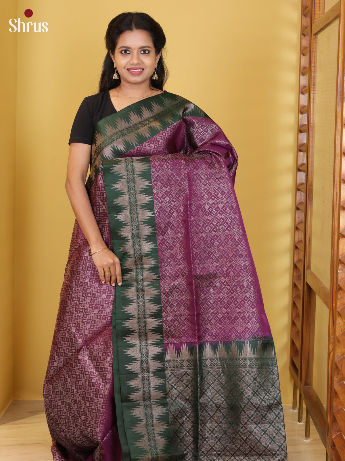 Buy Gleaming Magenta Soft Silk Saree With Geometric Brocade Body & Green Thazhampoo Pallu