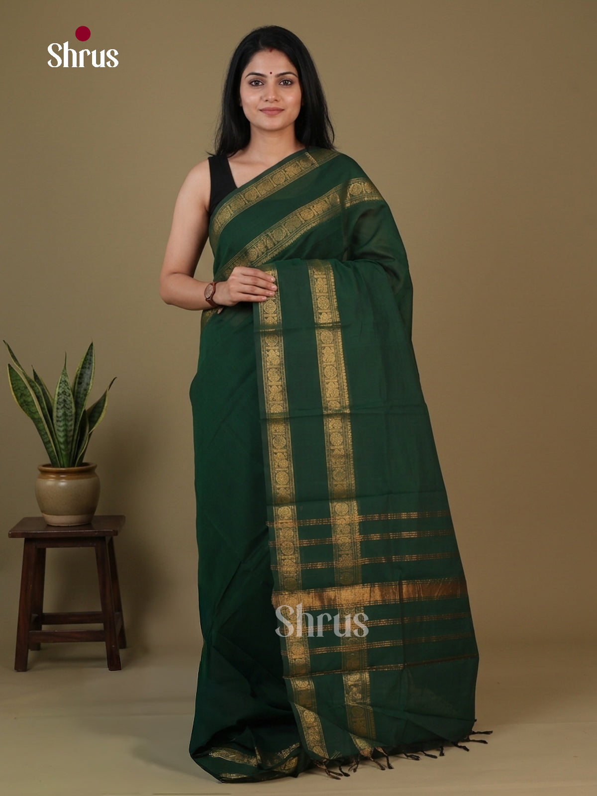 Majestic Dark Green Chettinad Cotton Saree With Solid Body, Rettapet Zari Border & Chit Pallu