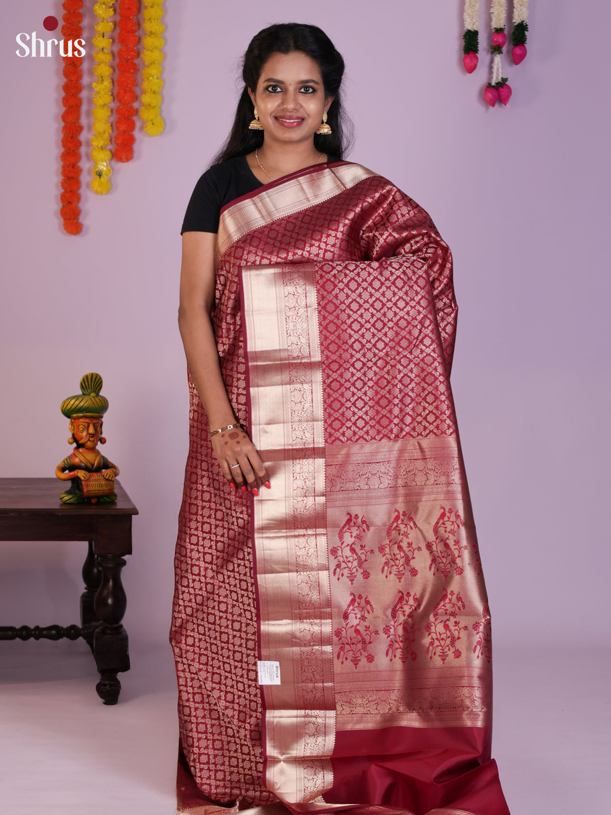 Buy Rich Maroon Kanchipuram Silk Saree With Diamond Grid Pattern, Zari Border & Brocade Pallu