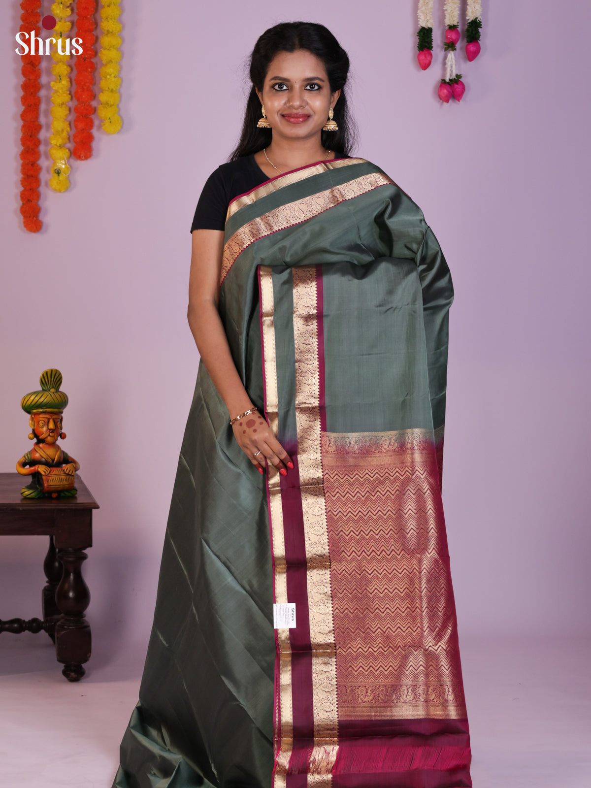 Buy Elegant Moss Green Kanchipuram Silk Saree With Rettaipet Zari Border & Wine Red Brocade Pallu