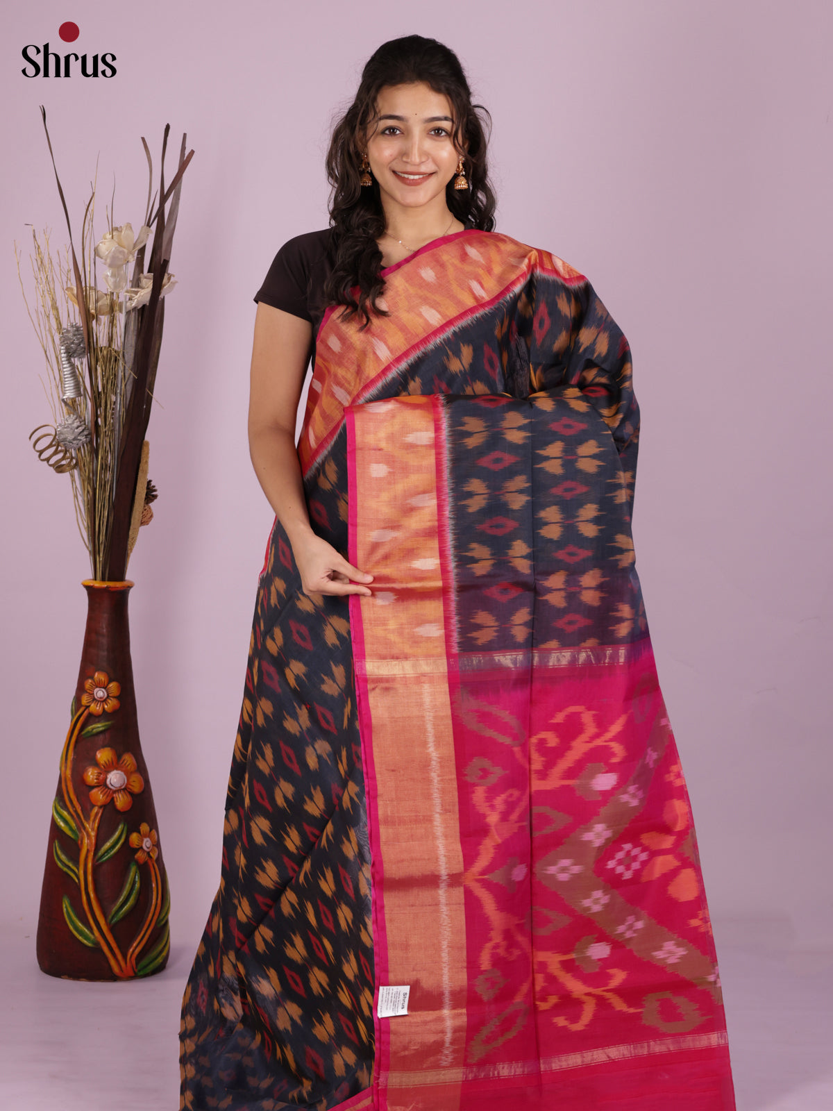 Buy Ethnic Navy Blue Pochampally Silk Cotton Saree With Floral Ikat Motifs, Pink Border & Pallu