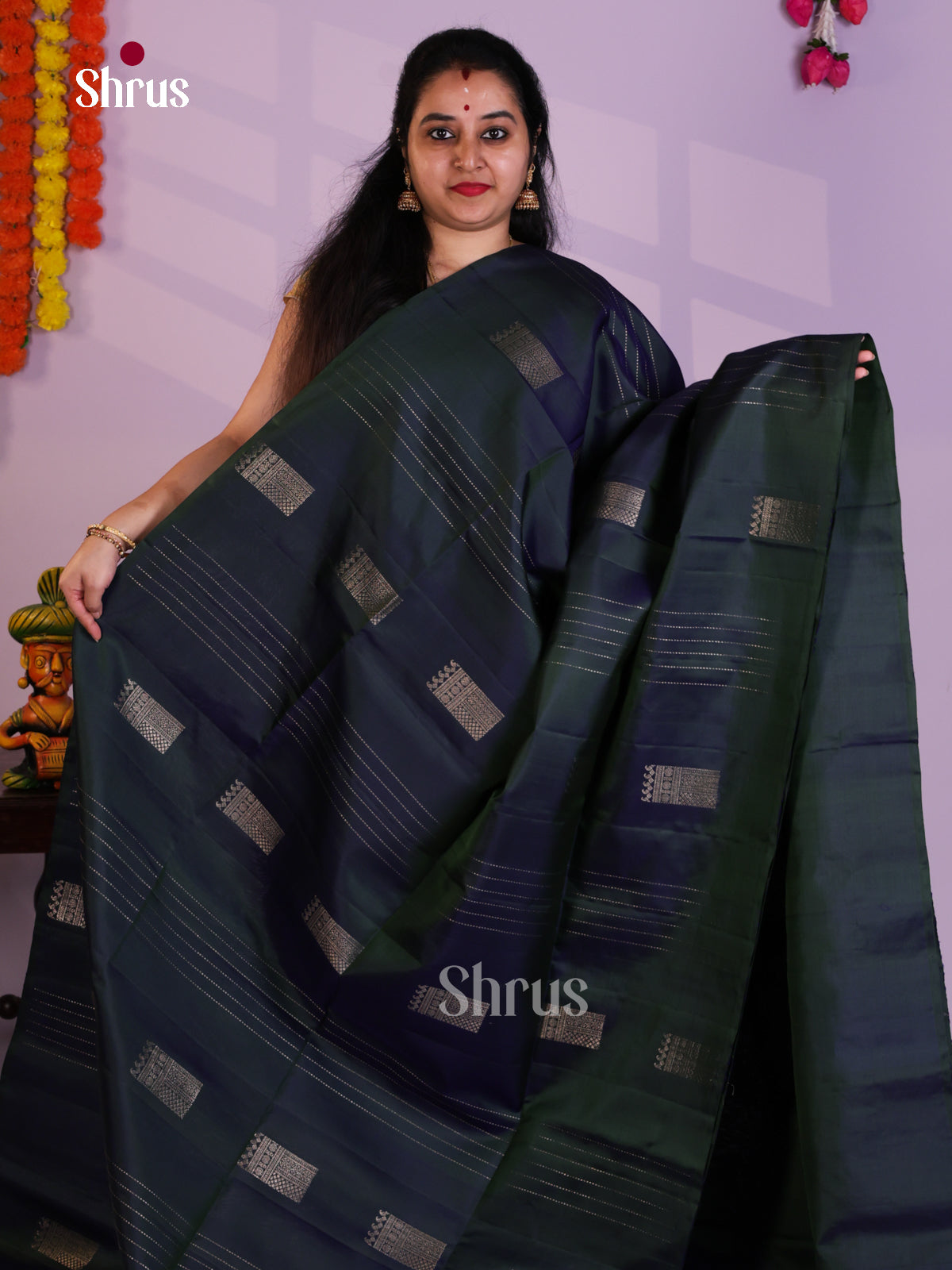 Buy Vivid Navy & Green Dual Tone Pure Soft Silk Saree with Zari Stripes, Block Motifs & Brocade Pallu