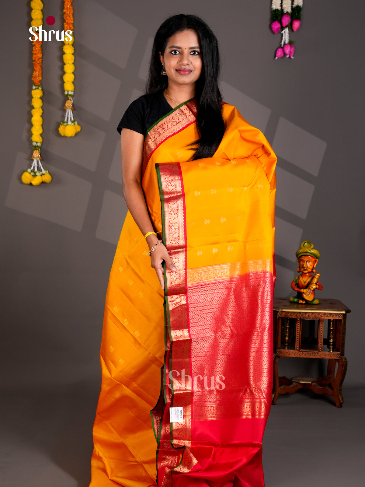 Buy Opulent Yellow Kanchipuram Silk Saree With Golden Buttas, Zari Border & Red Brocade Pallu