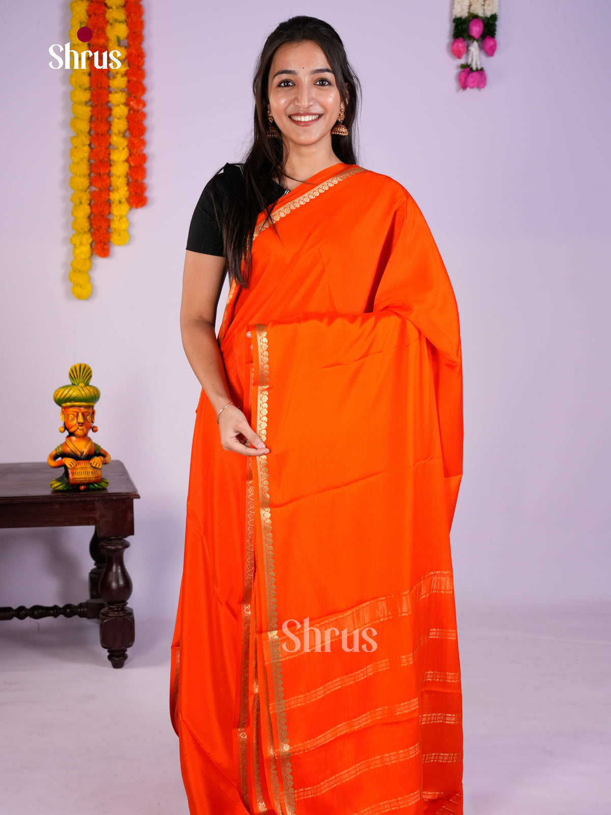 Buy Radiant Orange Mysore Silk Saree with Plain Body, Thin Zari Border & Traditional Chit Pallu