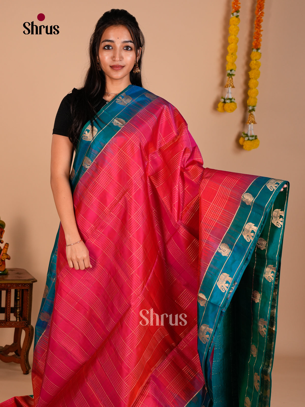 Buy Orangish Pink Pure Soft Silk Saree with Gold Checks, Teal Border With Zari Motifs & Brocade Pallu