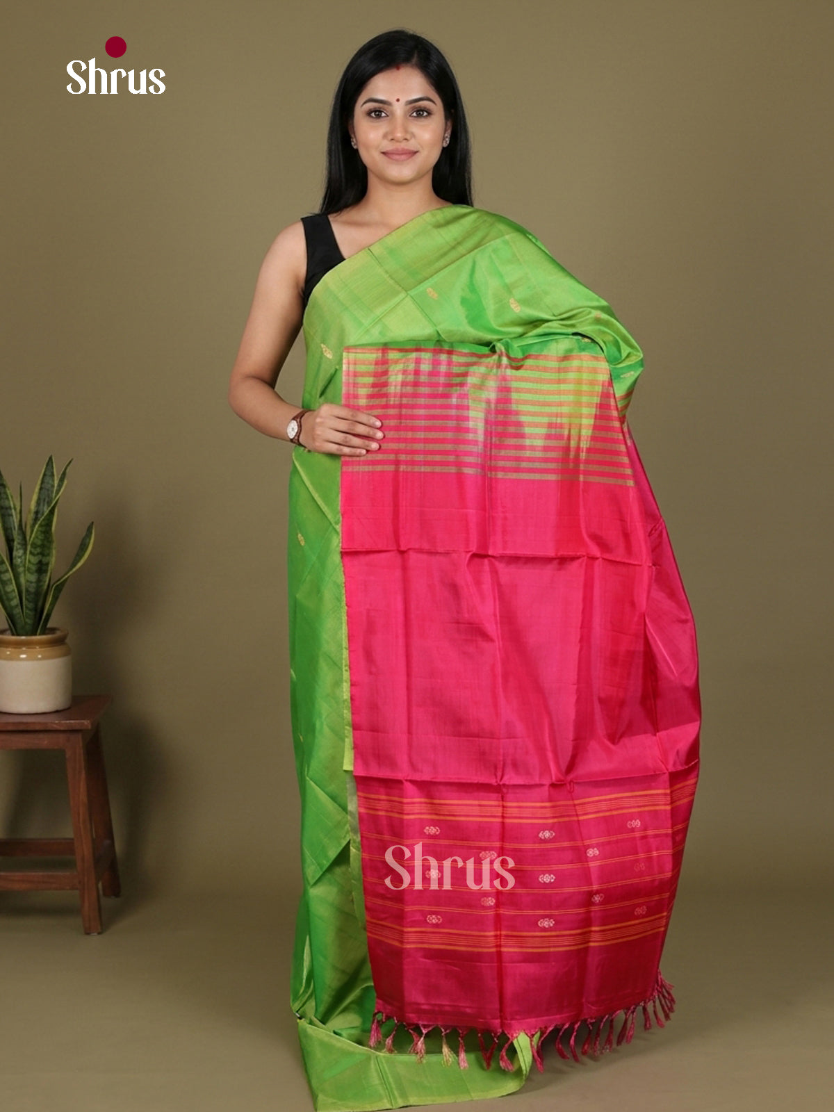 Buy Ravishing Parrot Green Banana Pith Saree With Golden Buttas & Pink Traditional Pallu