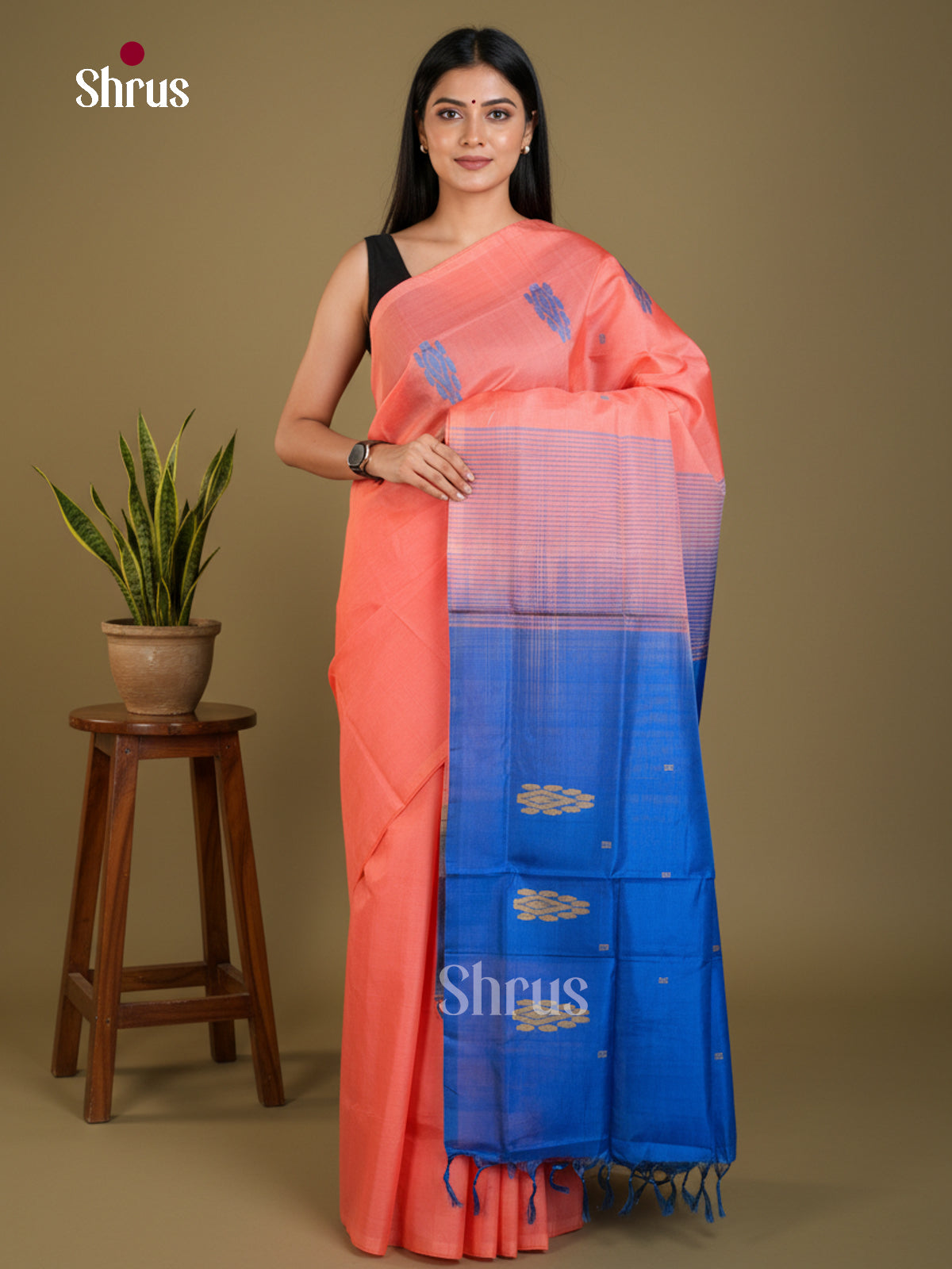 Buy Exquisite Peach Banana Pith Saree With Thread Woven Motifs & Blue Pallu